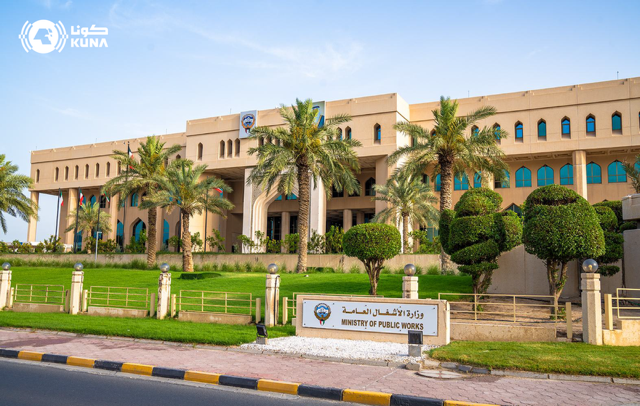 وزارة الأشغال: جولات ميدانية مستمرة لفرق الطوارئ للتأكد من عدم وجود تجمعات لمياه الأمطار                                                                                                                                                                  