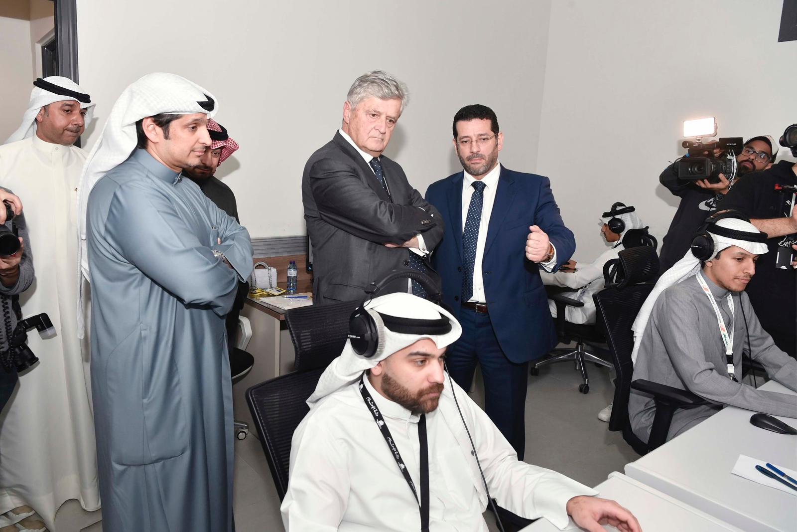 وزير (الإعلام) يبحث ووزير الشؤون التجارية الخارجية الفرنسي تعزيز التعاون الثنائي                                                                                                                                                                          