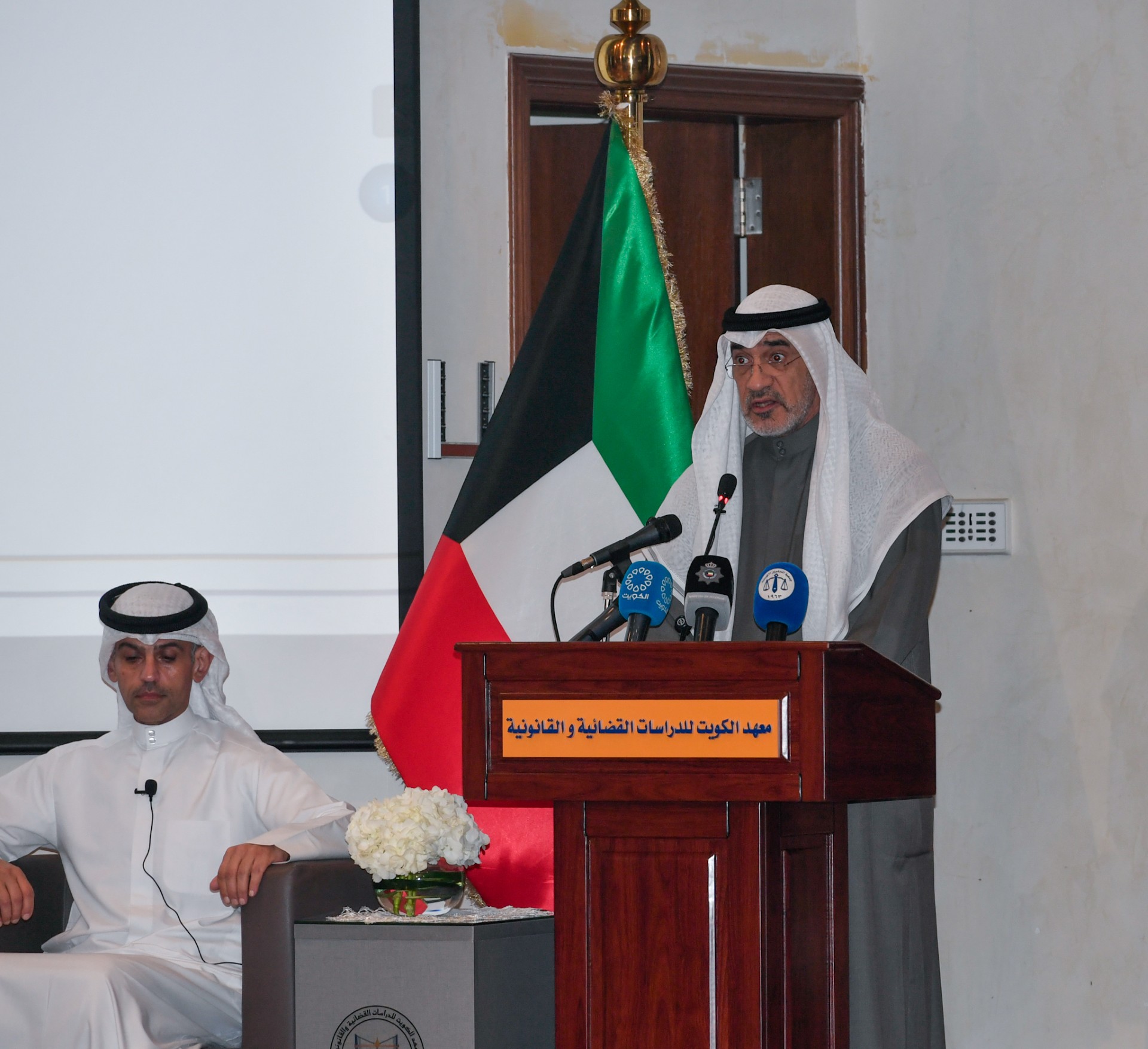 رئيس مجلس الوزراء بالإنابة وزير الداخلية: مكافحة المخدرات مسؤولية وطنية متكاملة بين المجتمع والجهات المختصة                                                                                                                                               