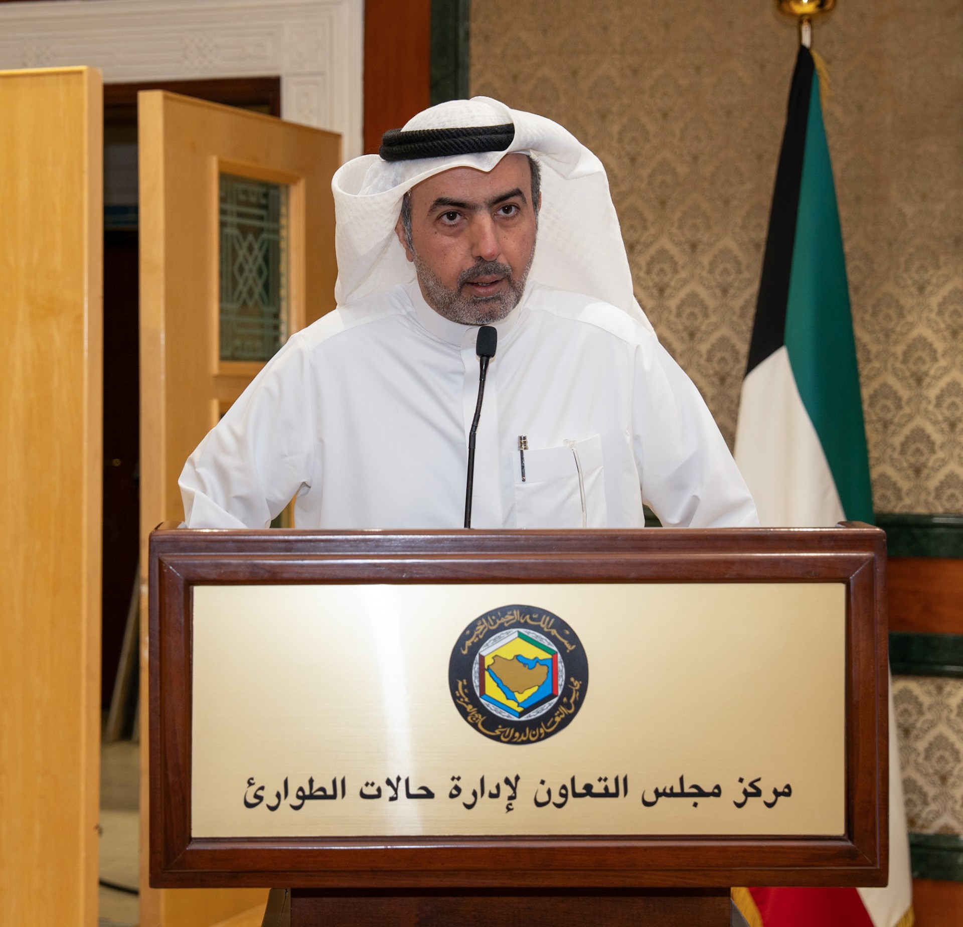 رئيس مركز مجلس التعاون لإدارة حالات الطوارئ العميد حقوقي الدكتور راشد المري متحدثا خلال الدورة