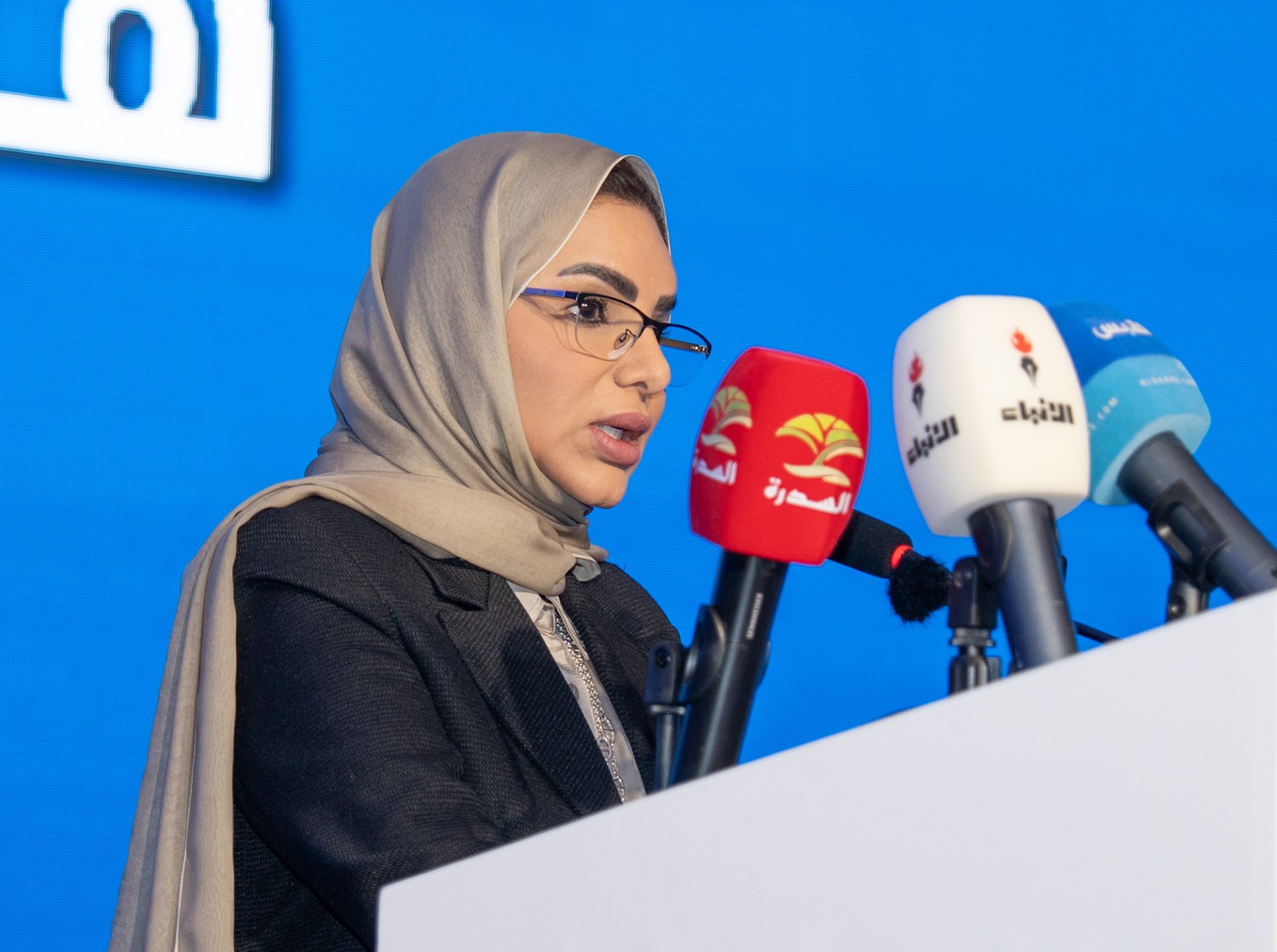 وزير الشؤون الاجتماعية وشؤون الأسرة والطفولة الدكتورة أمثال الحويلة