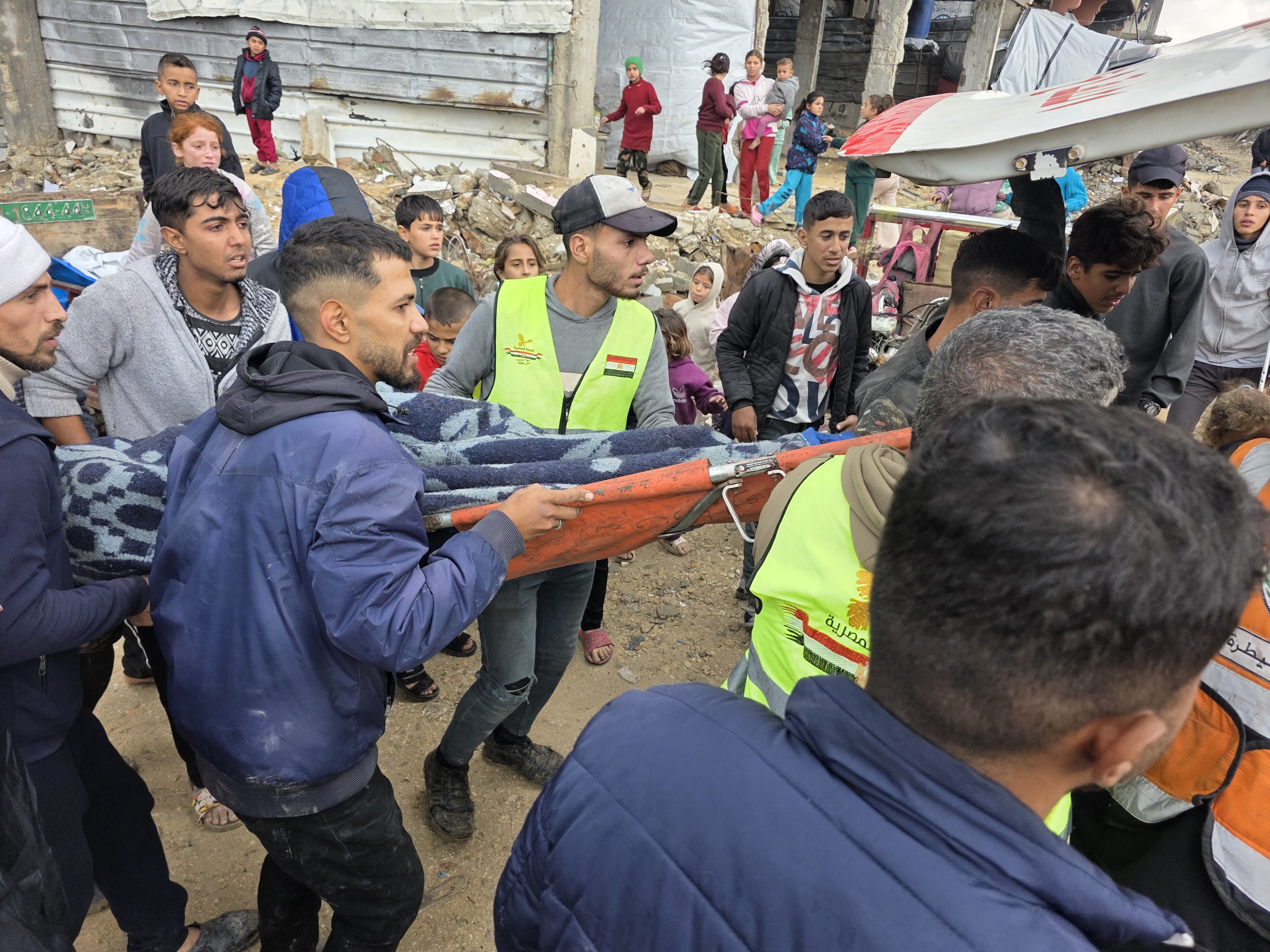 ارتفاع حصيلة الوفيات نتيجة المنخفض الجوي في غزة إلى 14 فلسطينيا بينهم طفلان                                                                                                                                                                               