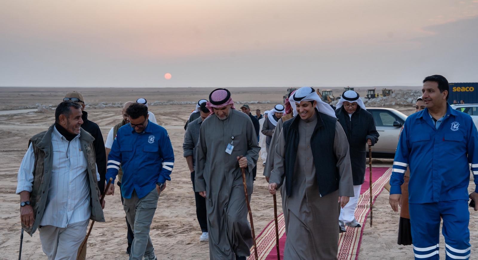 وزير الإعلام والثقافة وزير الدولة لشؤون الشباب عبدالرحمن المطيري خلال الجولة في مشروع (جيوبارك الكويت)