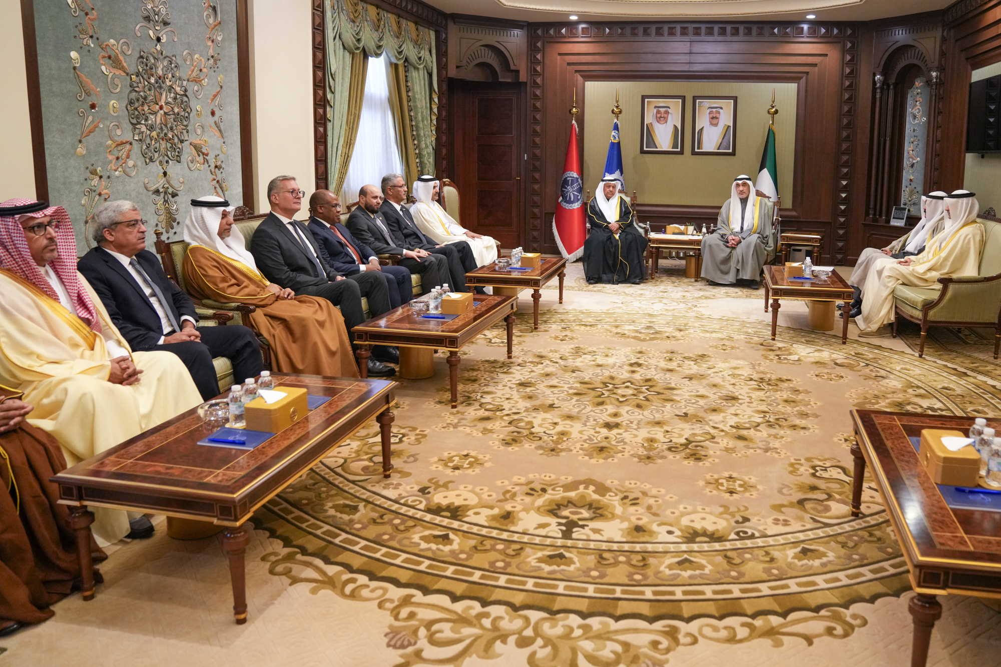 استقبالات رئيس مجلس الوزراء بالإنابة                                                                                                                                                                                                                      