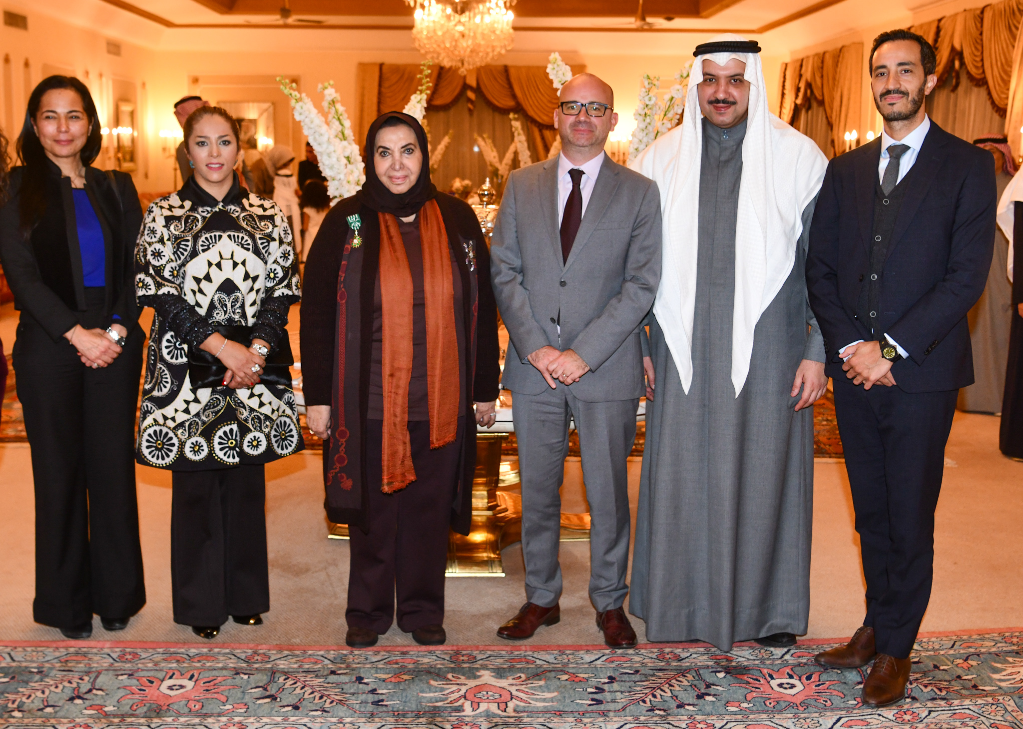 فرنسا تقلد الشيخة الدكتورة سعاد الصباح وسام الفنون والآداب برتبة ضابط تقديرا لمسيرتها الثقافية والفكرية                                                                                                                                                   