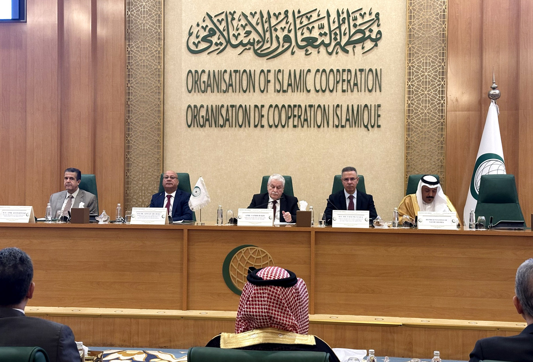 جانب من الندوة 