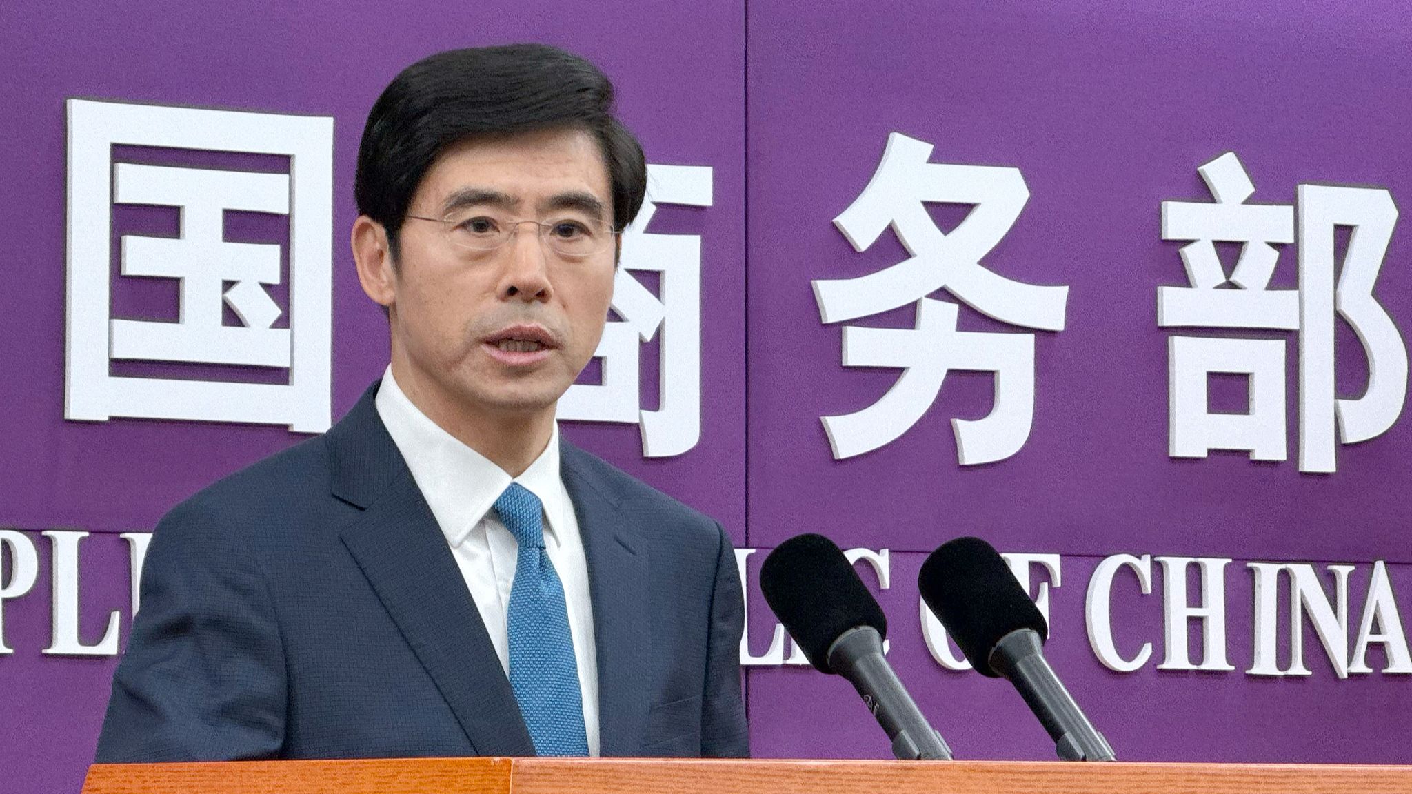 المتحدث باسم وزارة التجارة الصينية خه يادونغ خلال المؤتمر الصحفي