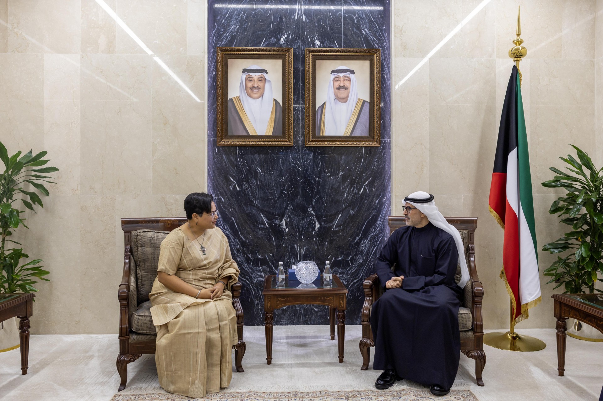 نائب وزير الخارجية الشيخ جراح جابر الأحمد الصباح اليوم يستقبل سفير الهند لدى البلاد باراميتا تريباثي