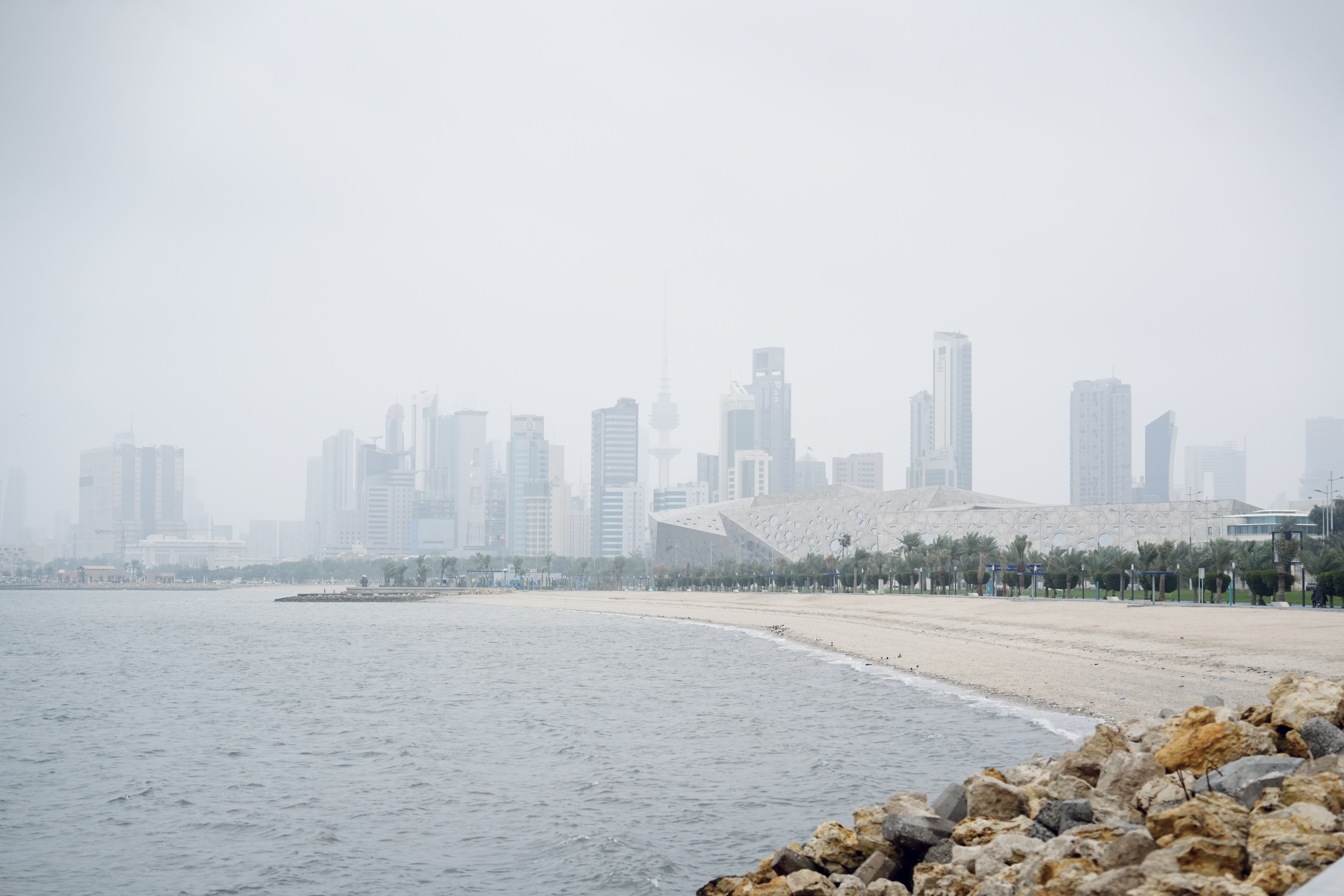 (الأرصاد):أمطار متفرقة وغزيرة أحيانا حتى صباح غد وطقس البلاد مائل للبرودة نهارا وبارد ليلا في عطلة نهاية الأسبوع                                                                                                                                          