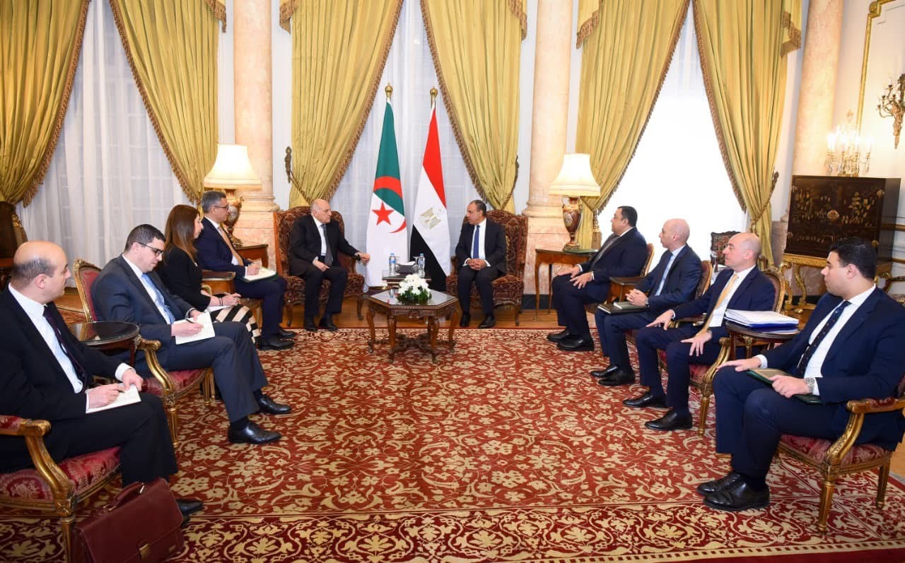 وزير الخارجية المصري بدر عبد العاطي مع نظيره الجزائري أحمد عطاف