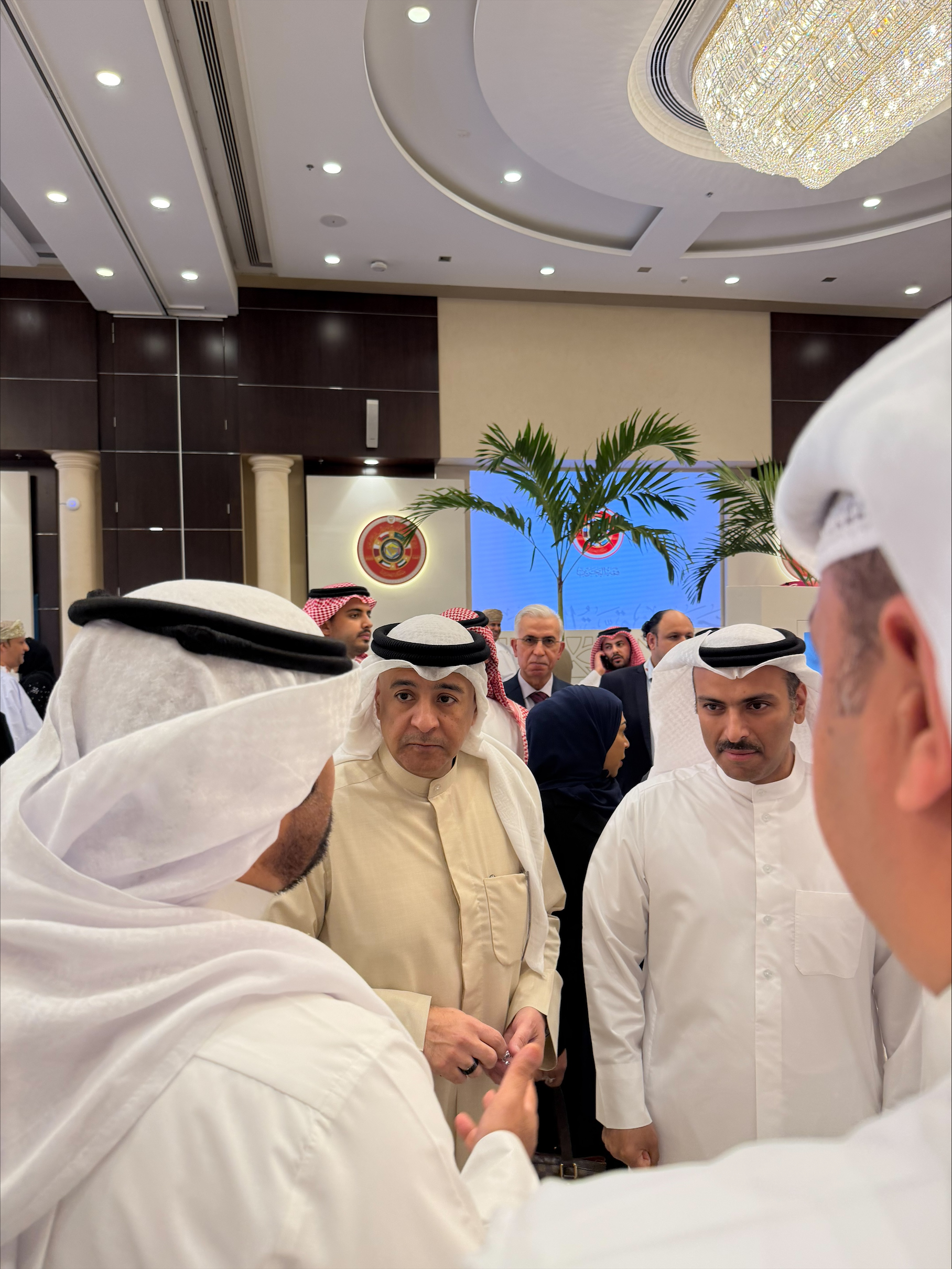 أمين مجلس التعاون ووزير الإعلام البحريني يدشنان المركز الإعلامي المصاحب للقمة الخليجية ال46