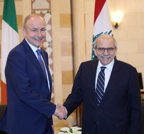 رئيس مجلس الوزراء اللبناني نواف سلام خلال استقباله رئيس الوزراء الإيرلندي ميخائيل مارتن