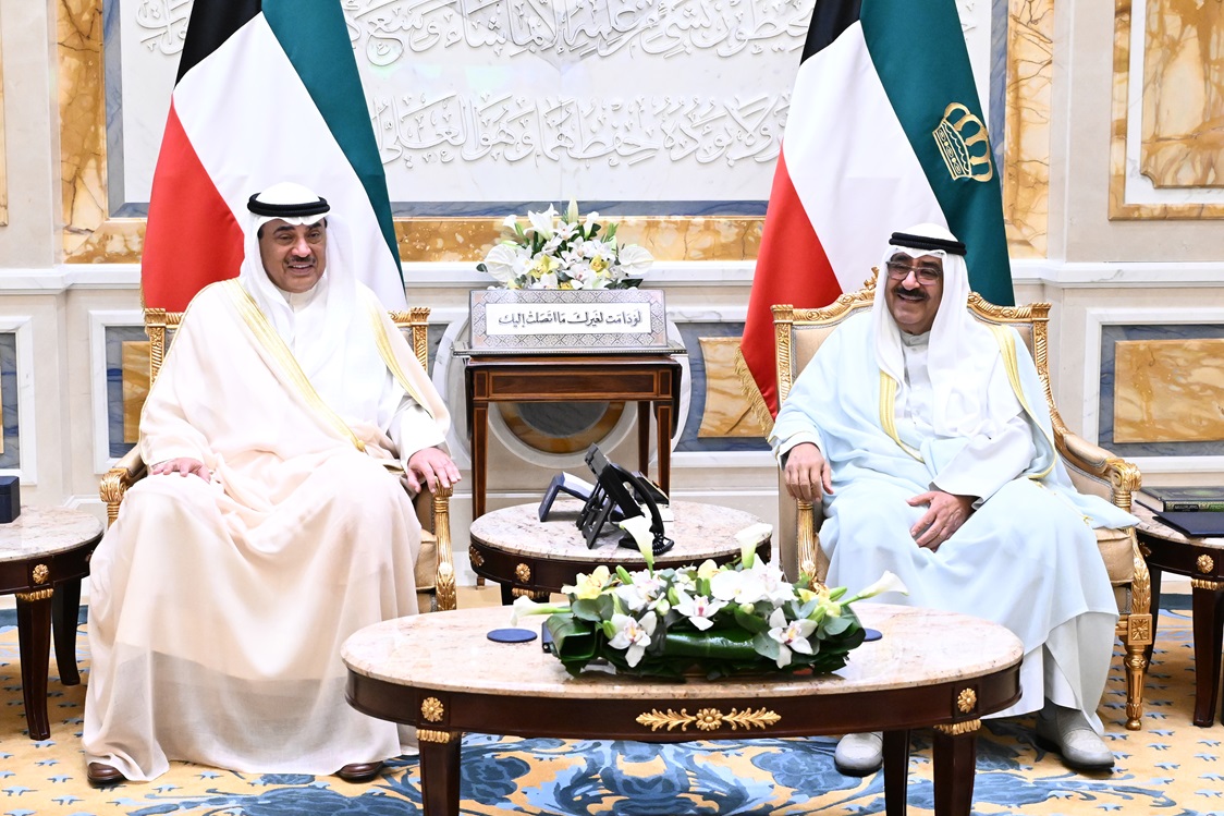 Son Altesse l’Emir Cheikh Mechaal Al-Ahmad Al-Jaber Al-Sabah et Son Altesse le Prince héritier Cheikh Sabah Khaled Al-Hamad Al-Sabah.