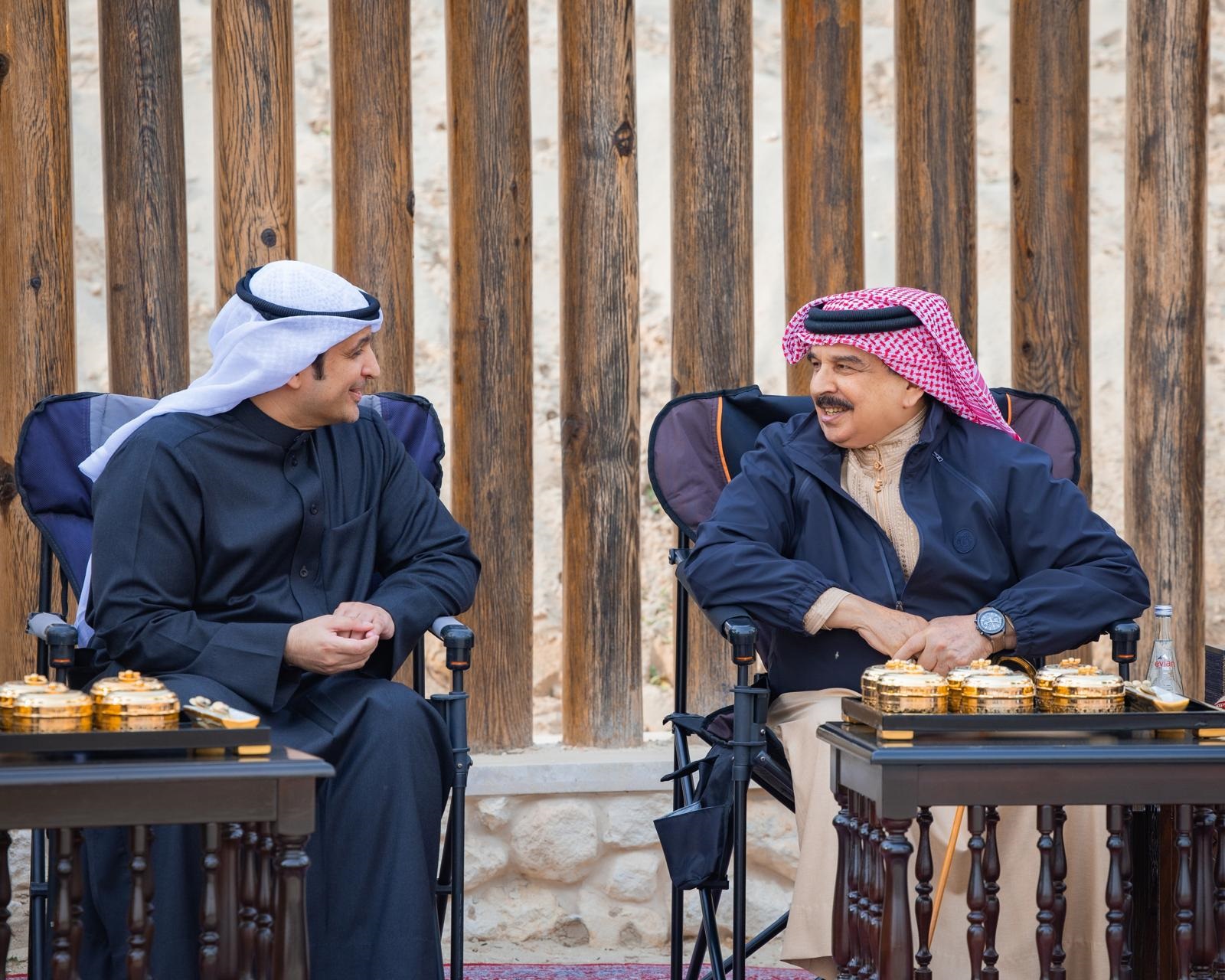 العاهل البحريني الملك حمد بن عيسى آل خليفة يستقبل وزير الإعلام والثقافة ووزير الدولة لشؤون الشباب الكويتي عبدالرحمن المطيري بمناسبة زيارته للمملكة