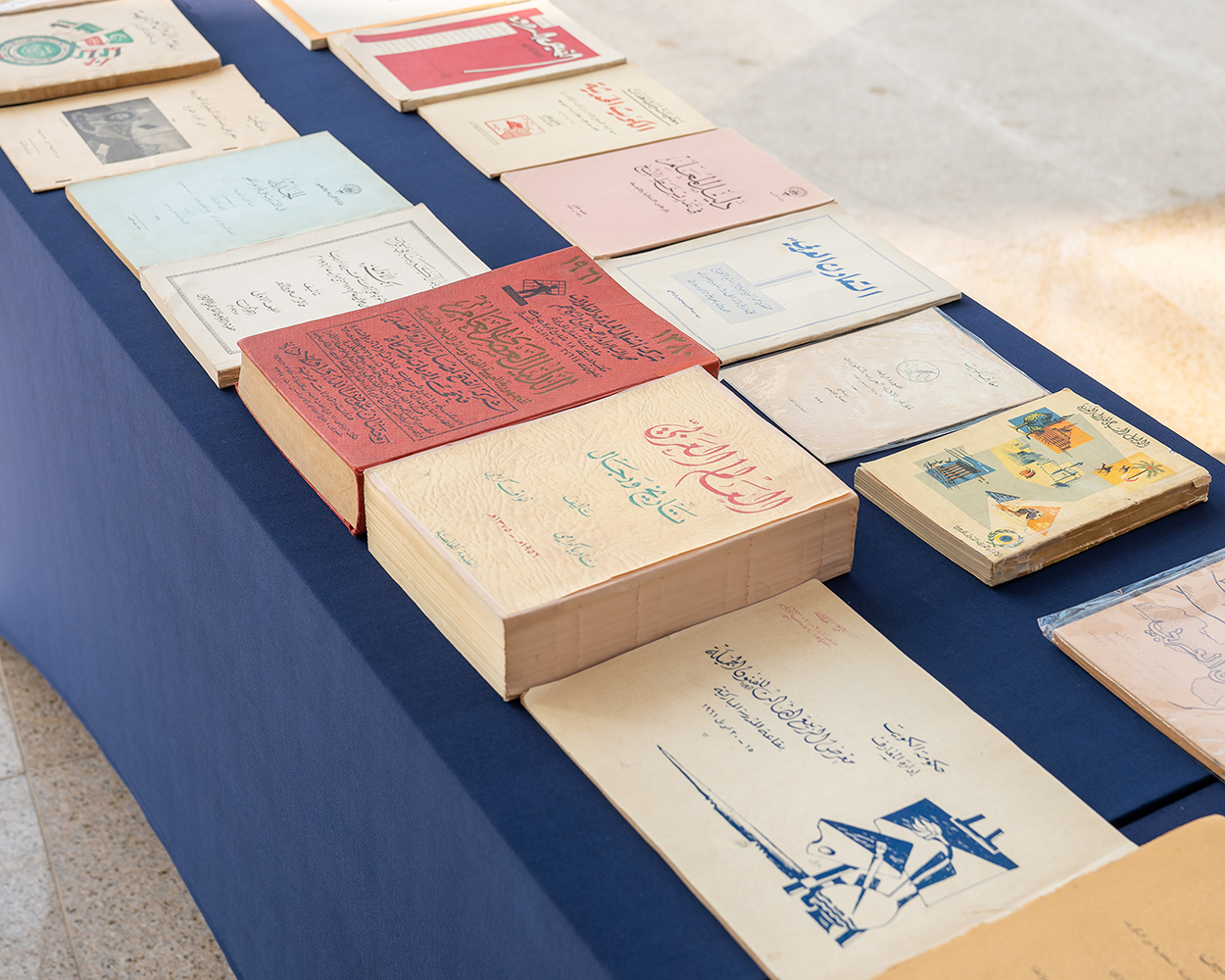 من الكتب النادرة في المعرض