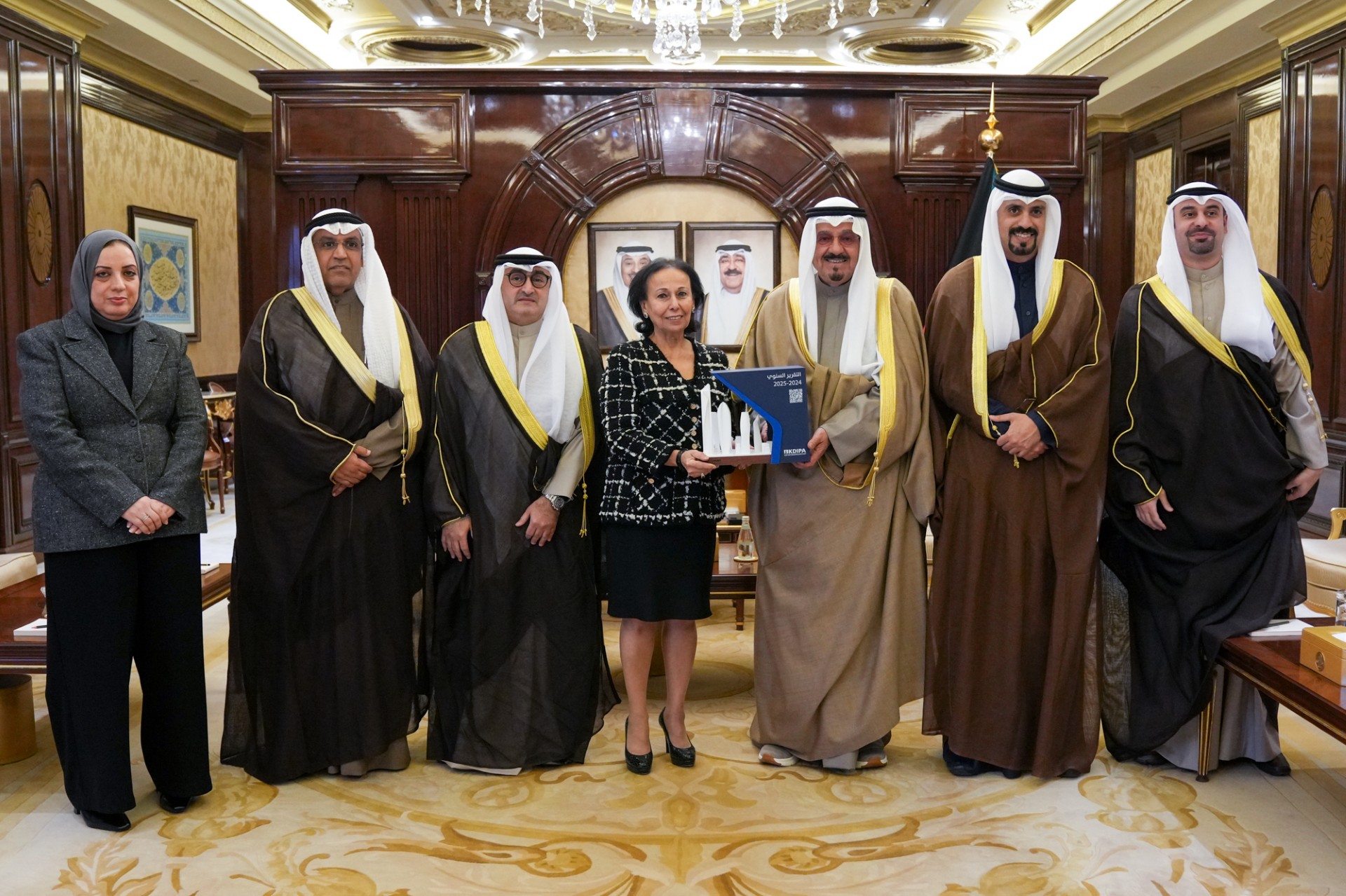 سمو رئيس مجلس الوزراء يتسلم نسخة من التقرير السنوي العاشر لأعمال هيئة تشجيع الاستثمار المباشر (2024 - 2025)