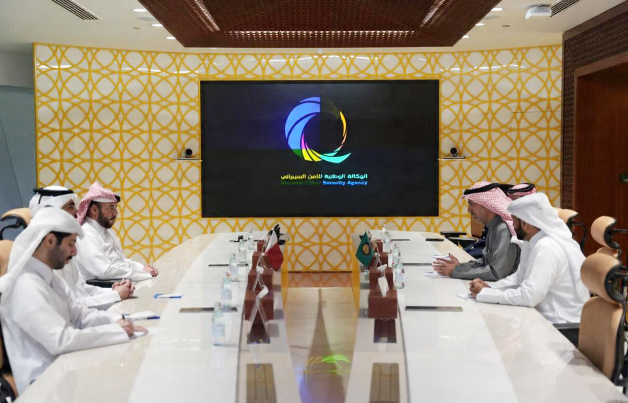 رئيس مركز (حالات الطوارئ) الخليجي يبحث مع رئيس (الأمن السيبراني) القطري رفع مستوى الجاهزية السيبرانية