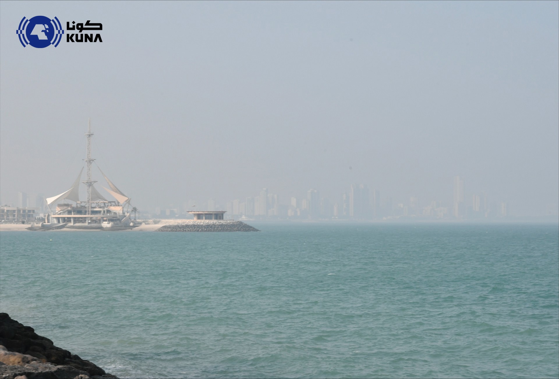 فرص للضباب والامطار مع طقس معتدل وغائم نهارا وبارد ليلا نهاية الاسبوع