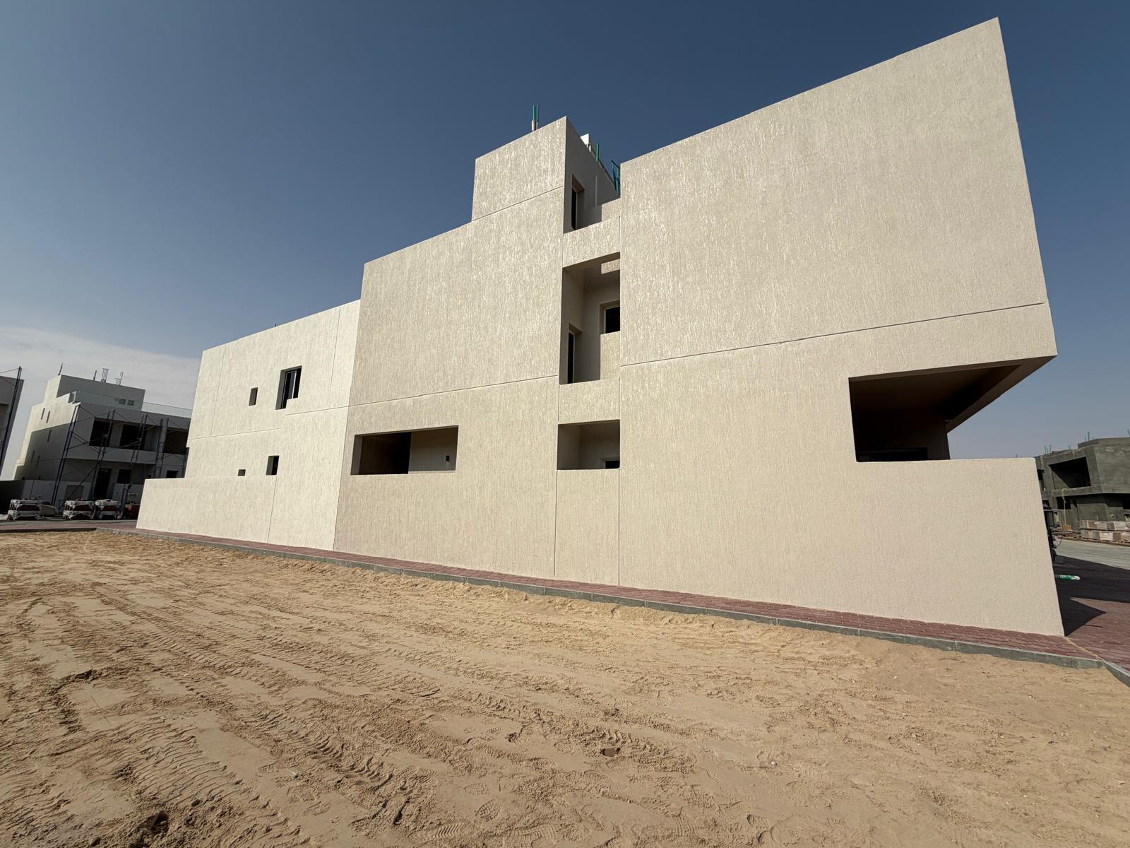 وزير الإسكان يتفقد مشروع المساكن الميسرة للاطلاع على سير الأعمال ونسب الإنجاز