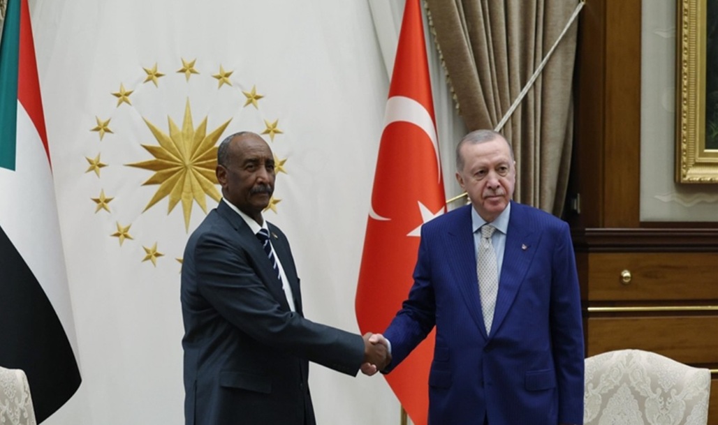 Turkish President Recep Tayyip Erdogan with Sudan's Transitional Sovereignty Council leader Abdel Fattah al-Burhan