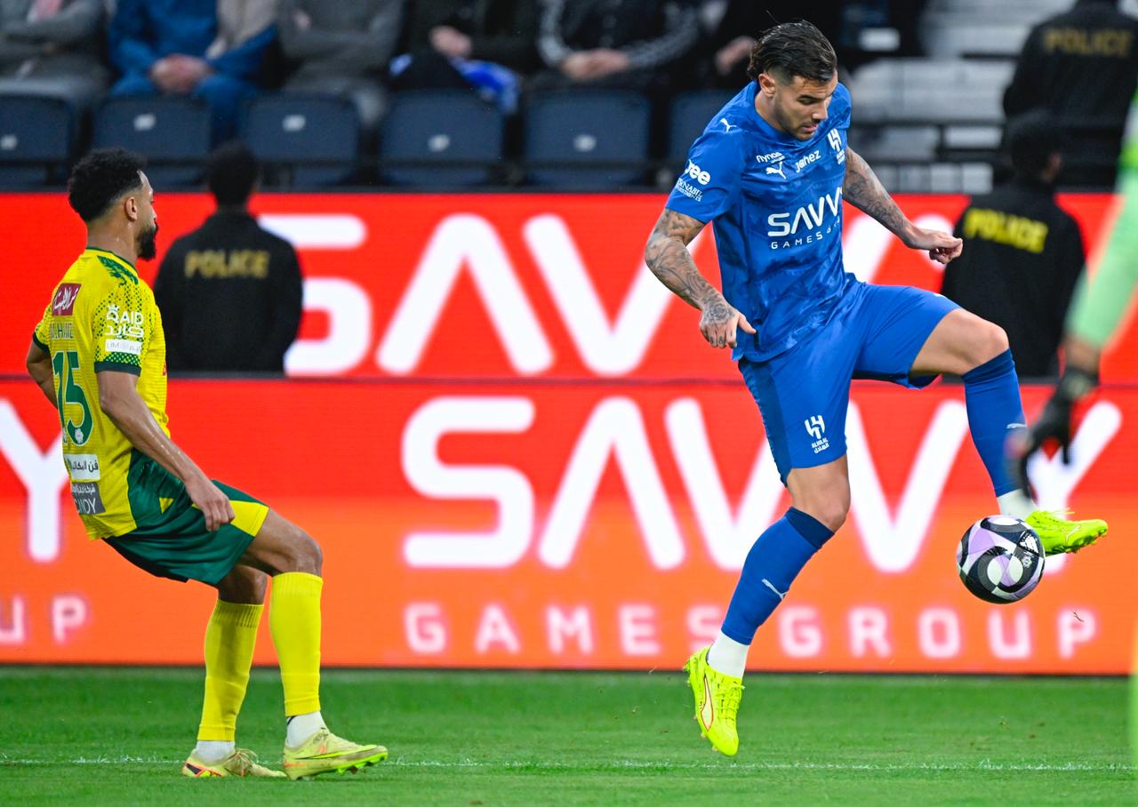 جانب من مباراة الهلال والخليج