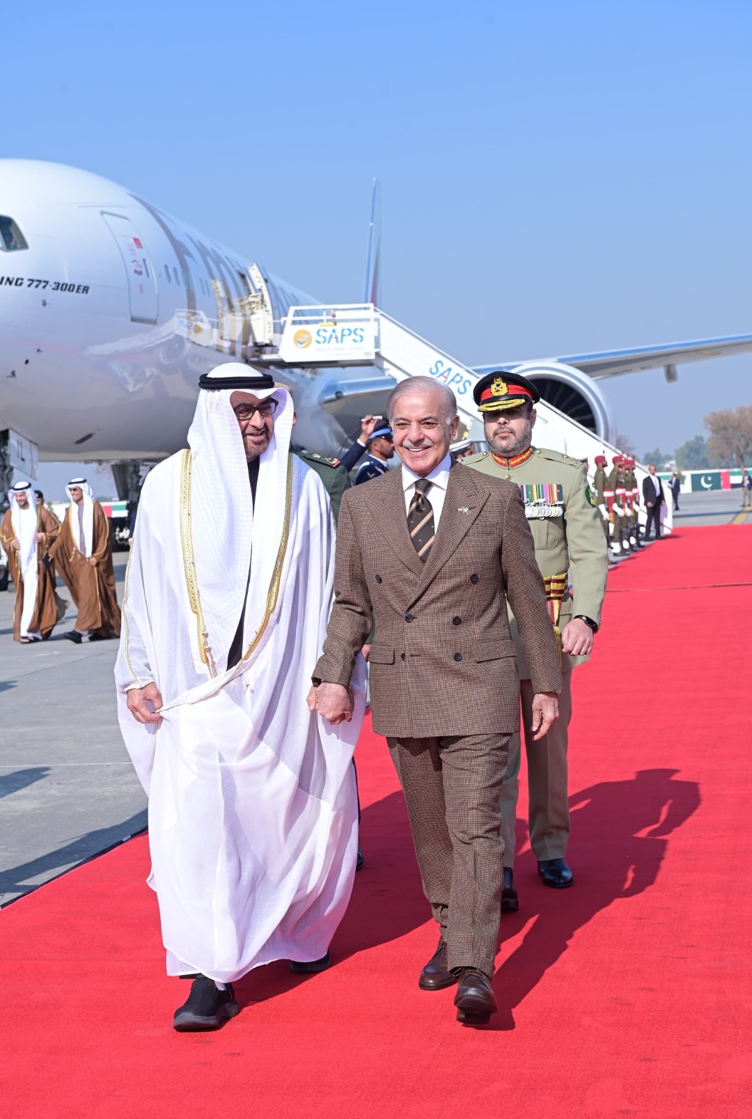 رئيس دولة الإمارات يصل إلى باكستان في زيارة رسمية                                                                                                                                                                                                         