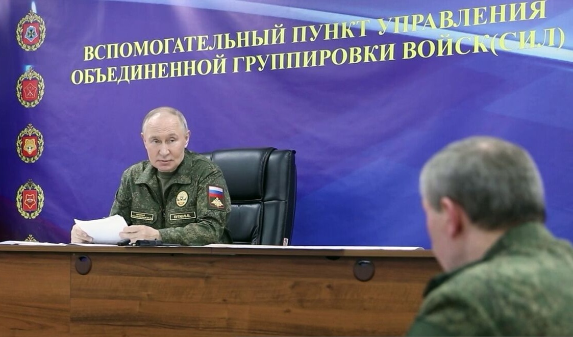 الرئيس الروسي يعقد اجتماعا مع القادة العسكريين لمتابعة الأوضاع الميدانية