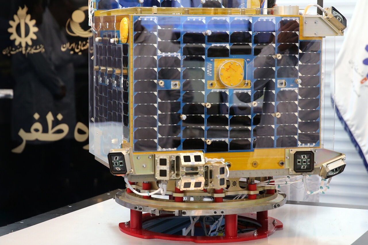 القمر الاصطناعي الإيراني (ظفر2) الذي أطلق عبر محطة (فوستوتشني) الروسية