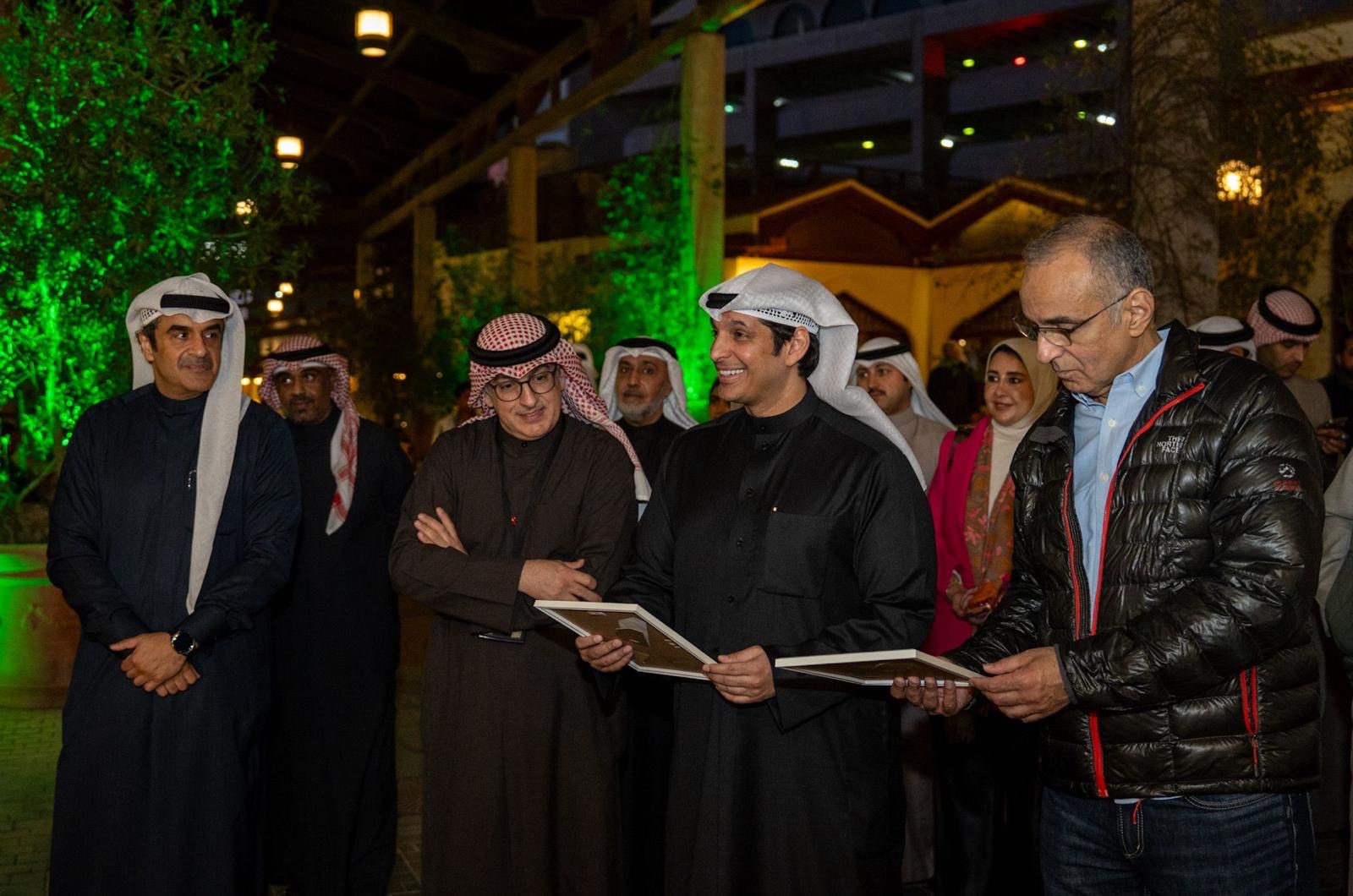 وزير الإعلام والثقافة وزير الدولة لشؤون الشباب عبدالرحمن المطيري والأمين العام للمجلس الوطني للثقافة والفنون والآداب خلال الجولة