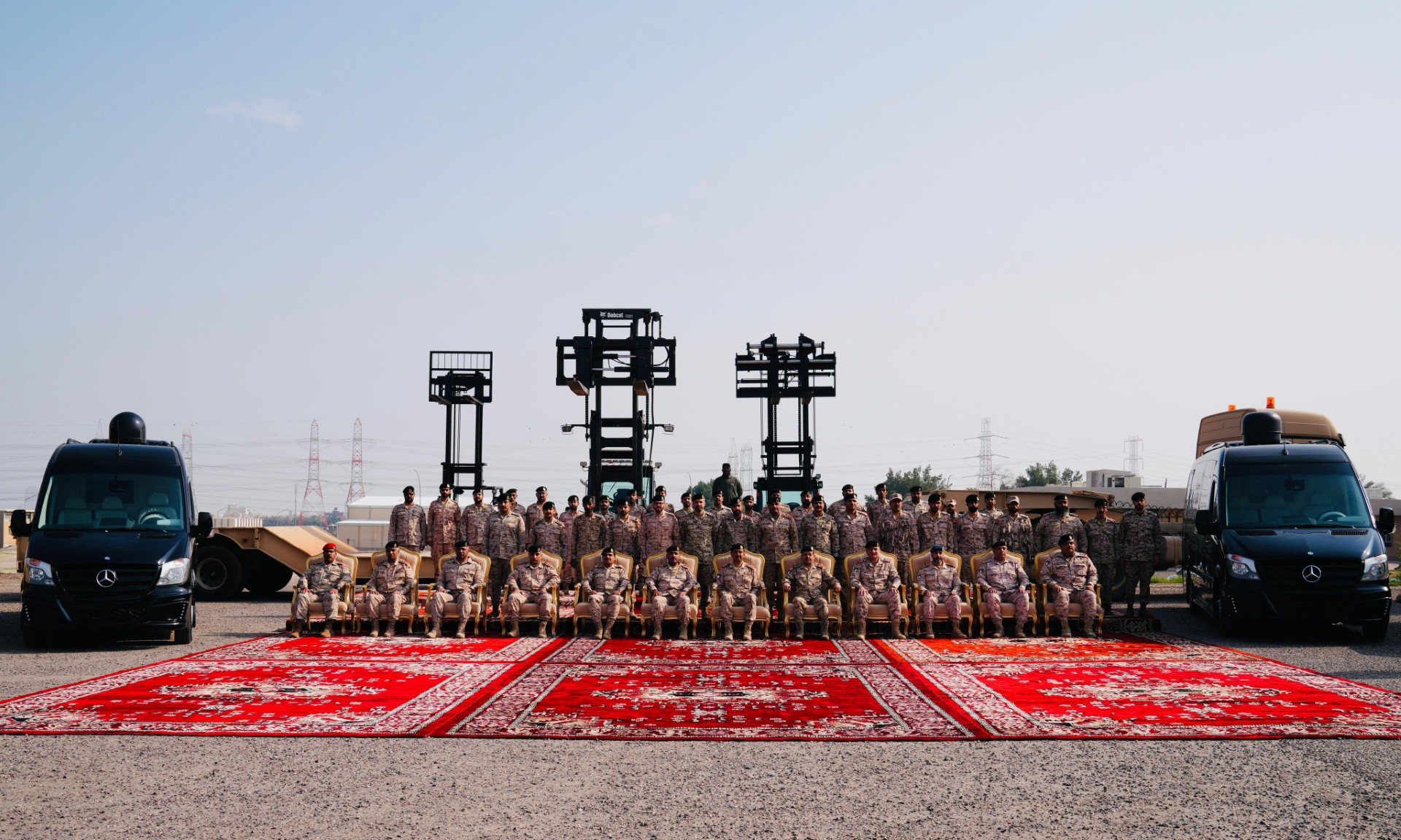 رئيس (الأركان العامة) يؤكد أهمية الاستمرار في التدريب ورفع كفاءة الكوادر الفنية والإدارية                                                                                                                                                                 