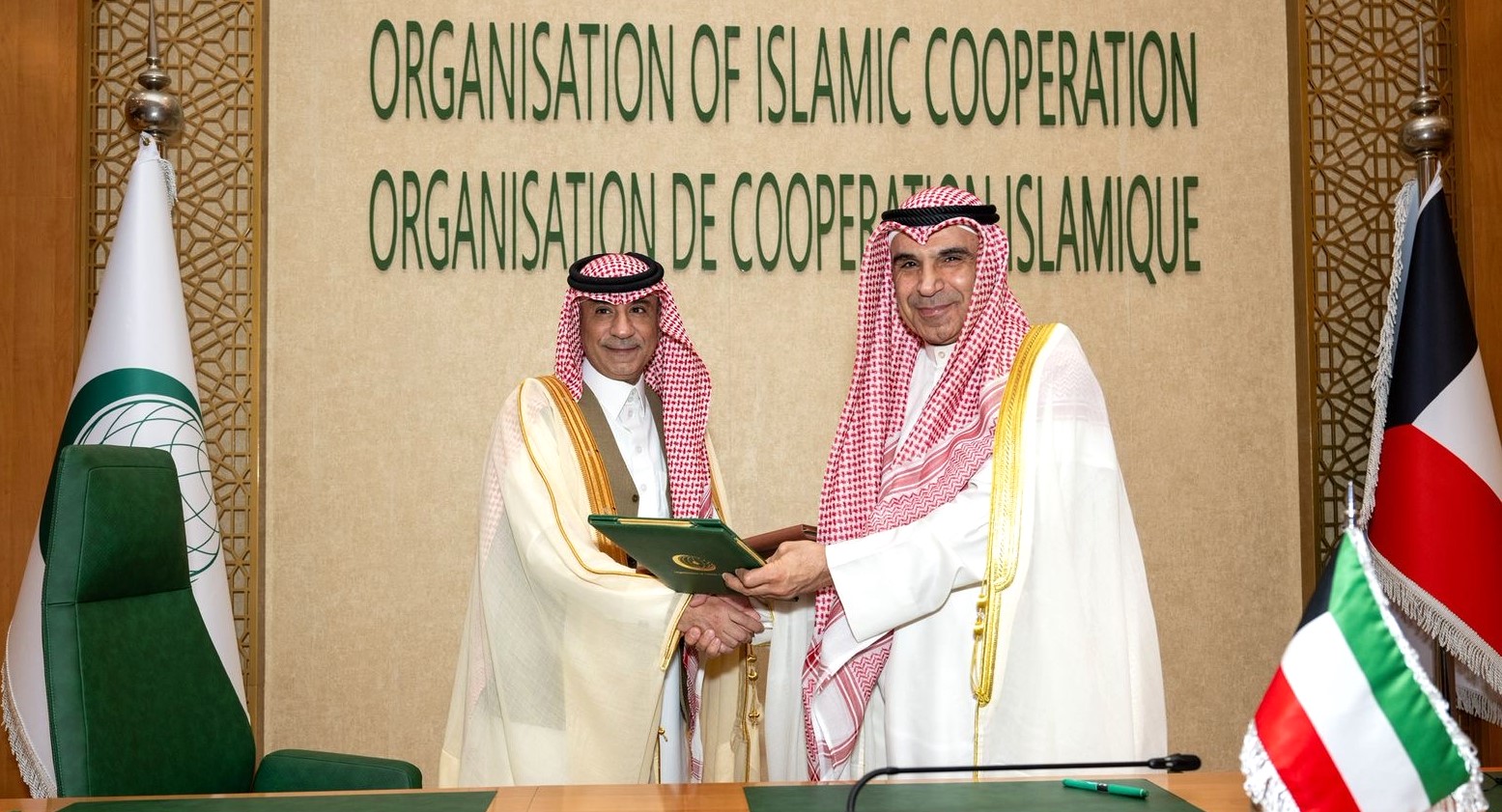 Le ministre adjoint chargé de l’Institut diplomatique Saoud-Nasser-Al-Sabah, Nasser Al-Subaih, et le secrétaire général adjoint de l’OCI, Yousef Al-Dubaie.