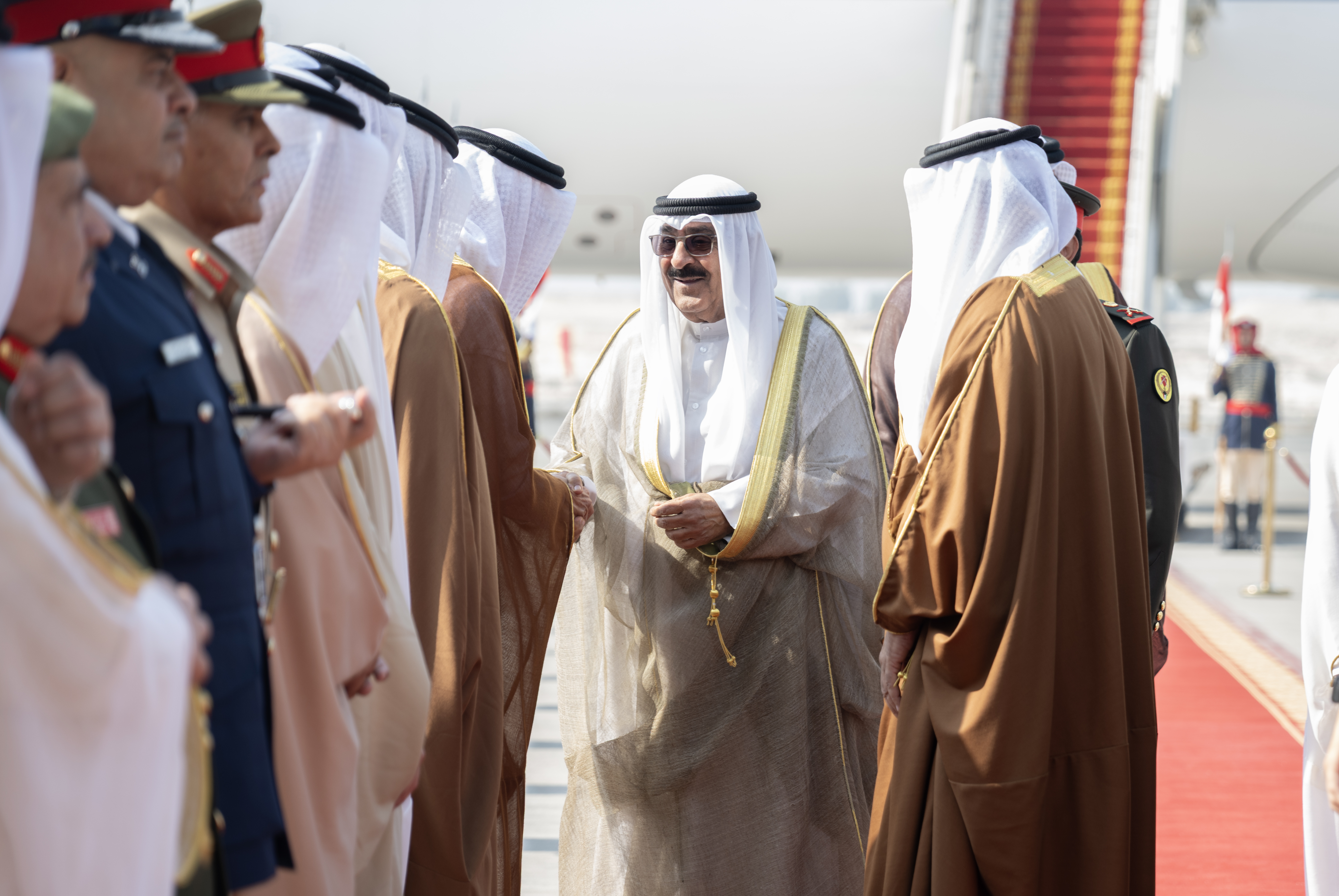 سمو أمير البلاد يصل إلى مملكة البحرين الشقيقة لترؤس وفد الكويت في القمة الخليجية