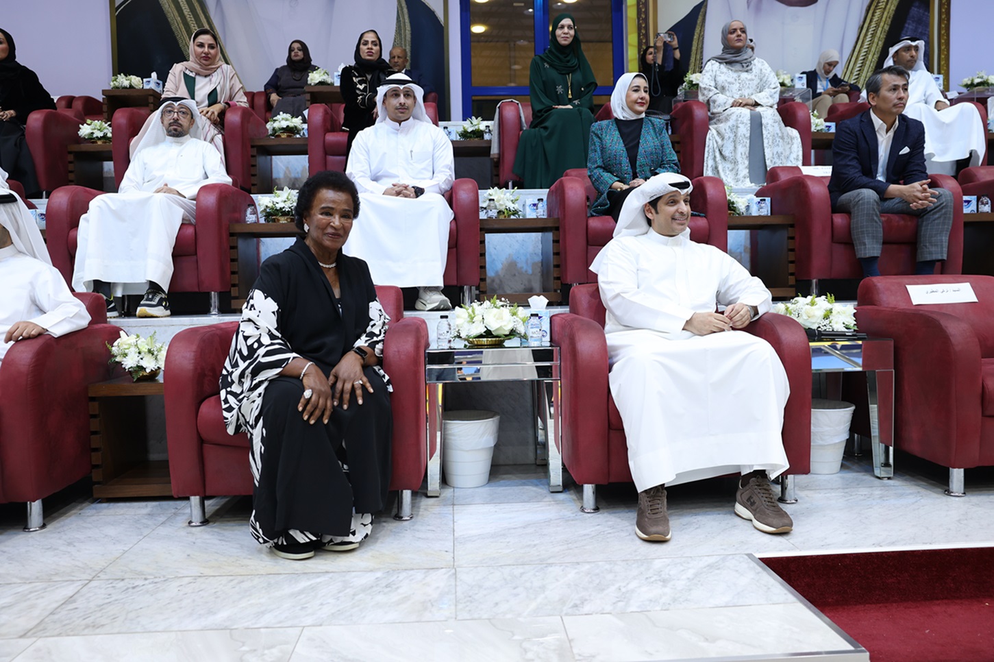 وزير الإعلام ووزير الدولة لشؤون الشباب ومدير مجلس إدارة نادي سلوى الصباح الرياضي خلال افتتاح البطولة