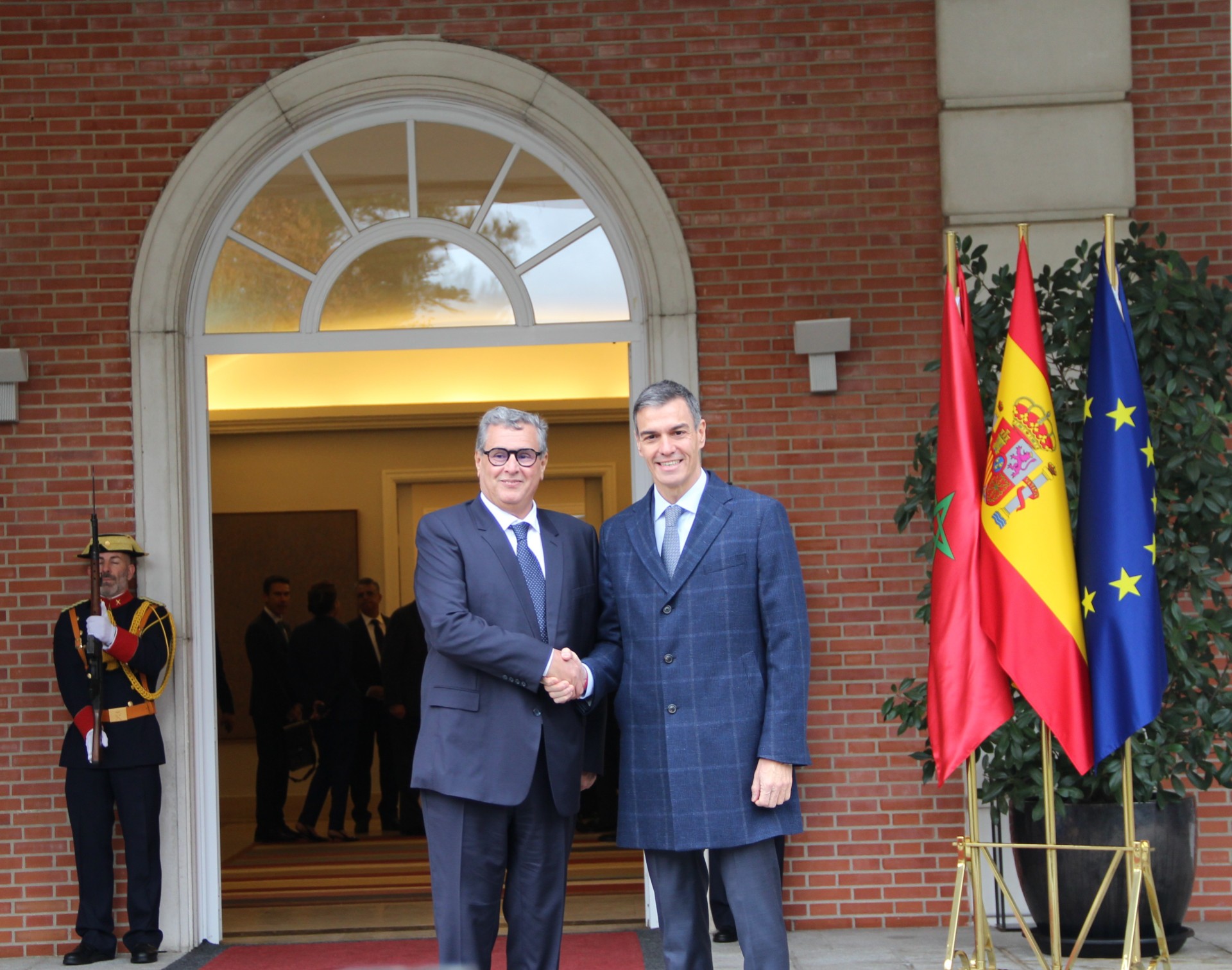 رئيس الحكومة الإسبانية بيدرو سانشيز يستقبل نظيره المغربي عزيز أخنوش