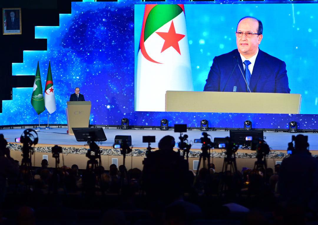 رئيس الوزراء الجزائري يلقي كلمتة في افتتاح المؤتمر الإفريقي للمؤسسات الناشئة