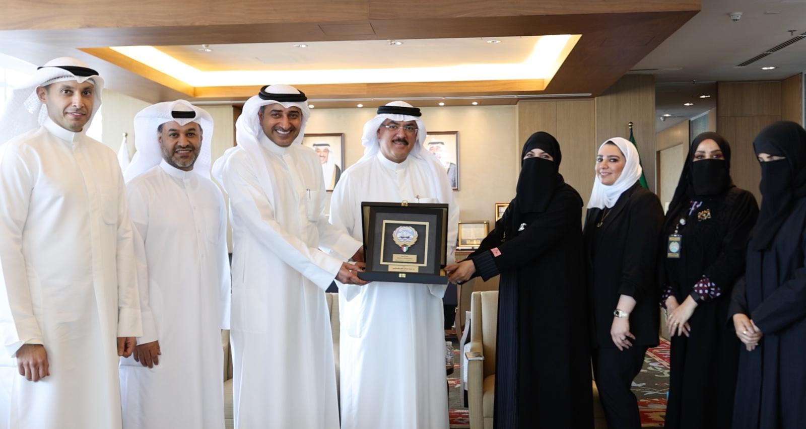 وزير التربية: فوز المعلمة والطالبة في جائزة (حمدان بن راشد للأداء التعليمي) يعد نموذجا يحتذى                                                                                                                                                              