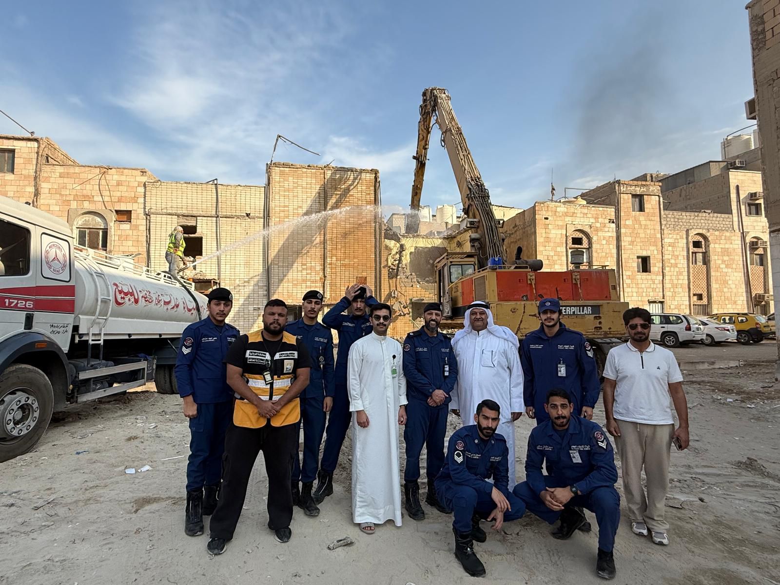 فريق البلدية مع الجهات المختصة