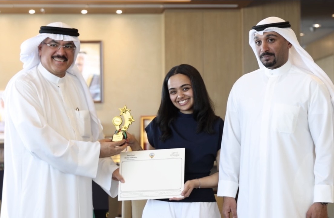 Minister of Education Jalal Al-Tabtabai receives 2025 Hamdan Award Winners