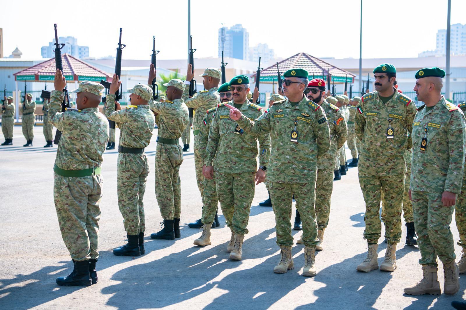 وكيل الحرس الوطني يتفقد عددا من الدورات في معسكر الصمود                                                                                                                                                                                                   