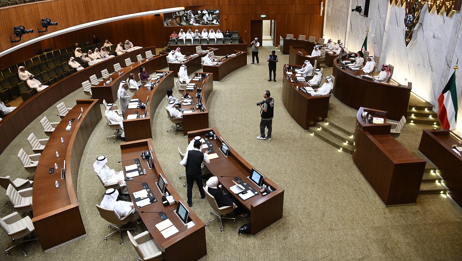 اعضاء المجلس البلدي خلال  الجلسة