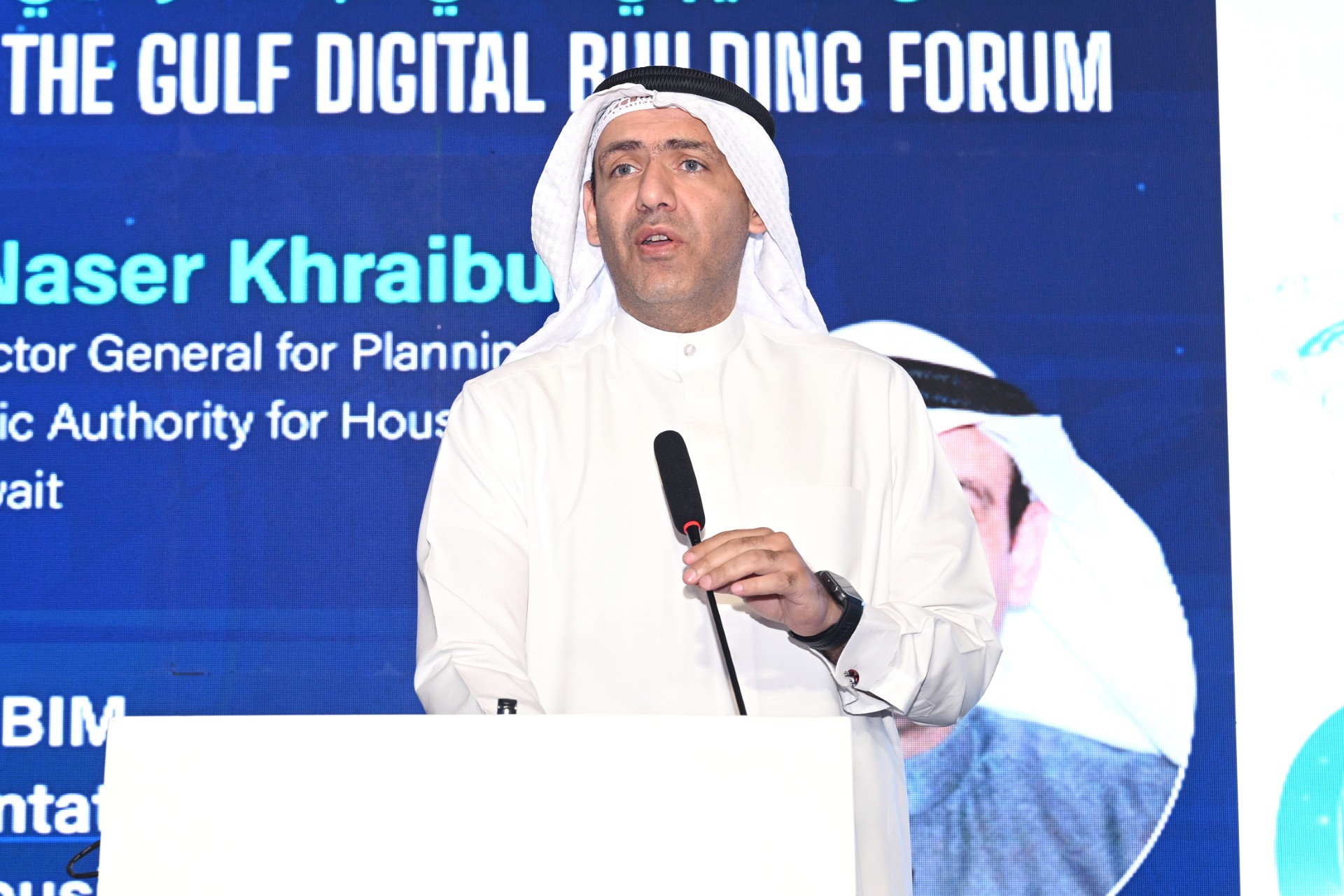 نائب المدير العام لشؤون التخطيط والتصميم في المؤسسة العامة للرعاية السكنية ناصر خريبط  خلال كلمته في منتدى الخليج للبناء الرقمي 2025