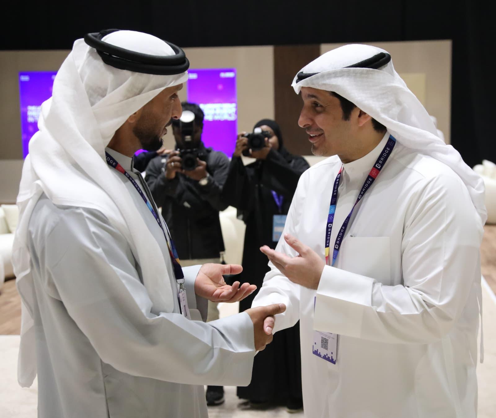 انطلاق قمة (بريدج 2025) في الإمارات بمشاركة وزير الإعلام الكويتي لبحث مستقبل الإعلام العالمي