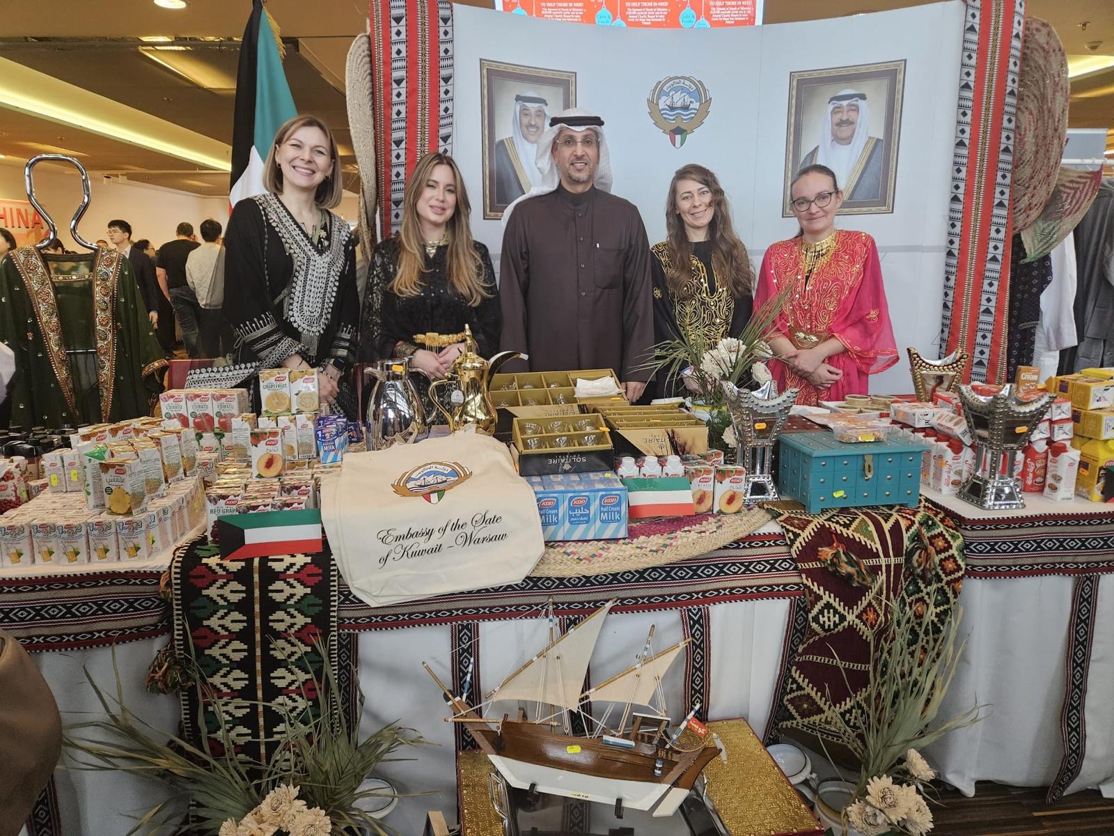 السفير سعد المهيني خلال مشاركته في البازار الدولي