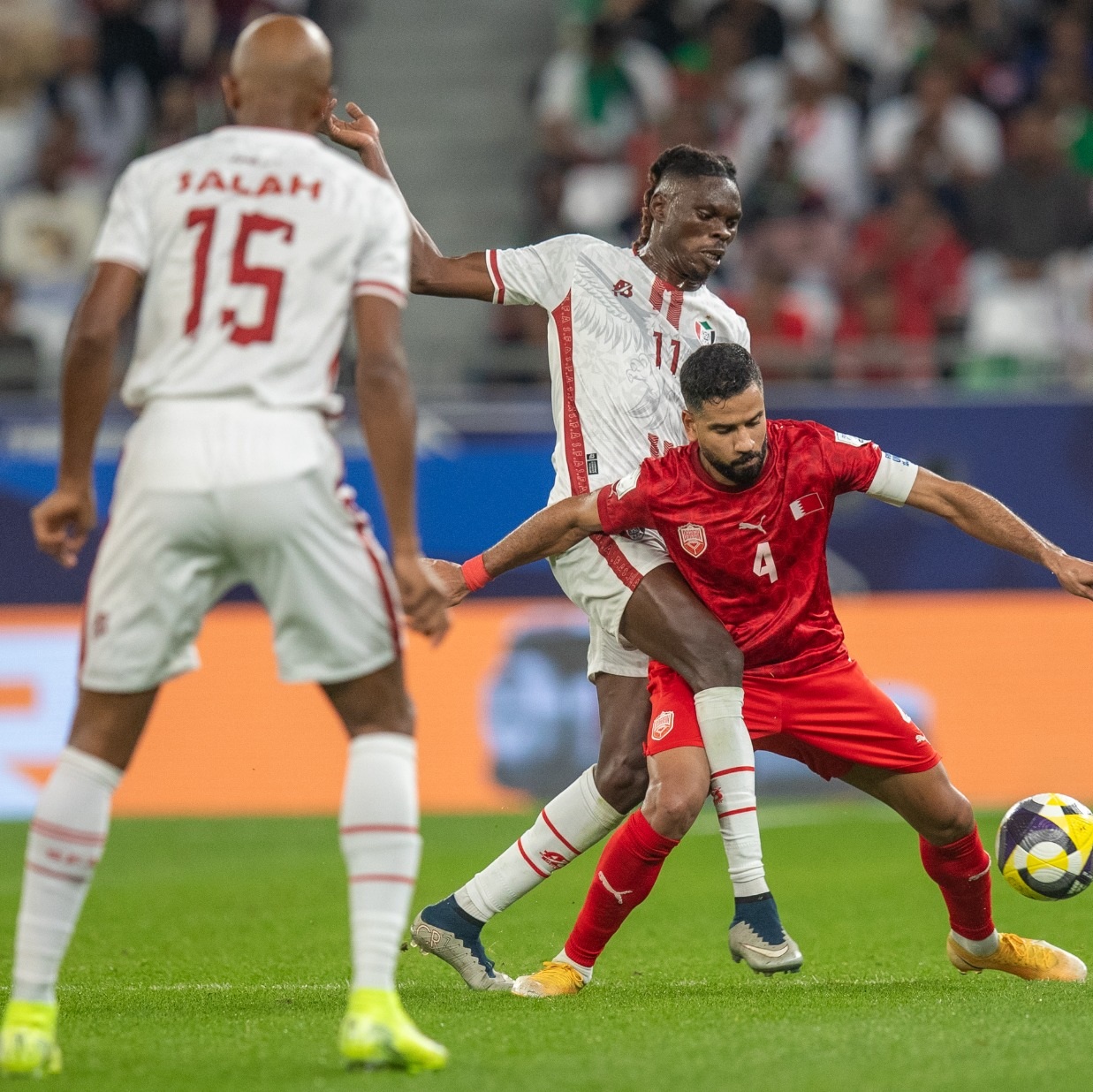 جانب من مباراة السودان والبحرين