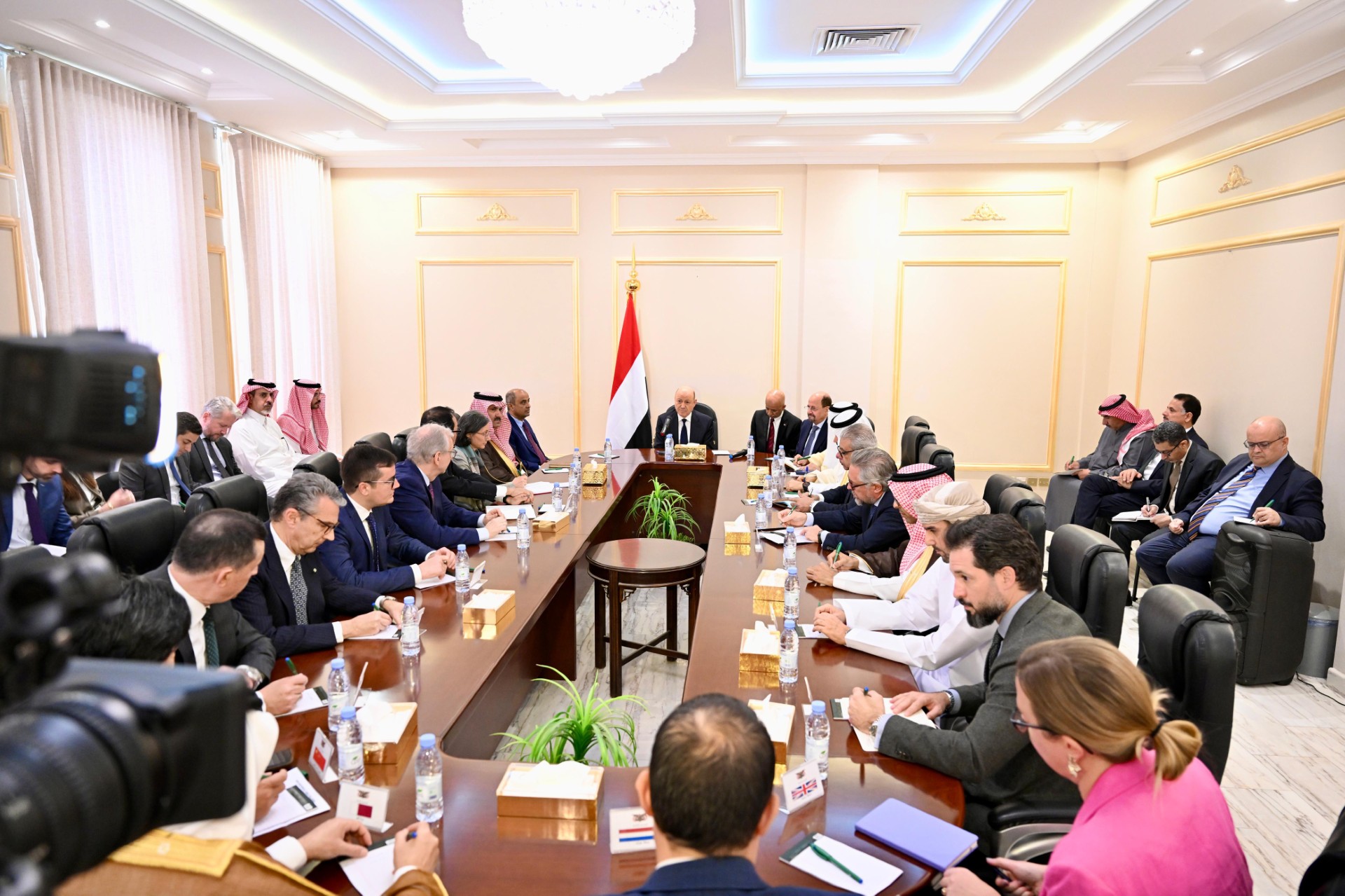 بريطانيا وأمريكا والاتحاد الأوروبي ترحب بجهود خفض التصعيد في اليمن                                                                                                                                                                                        