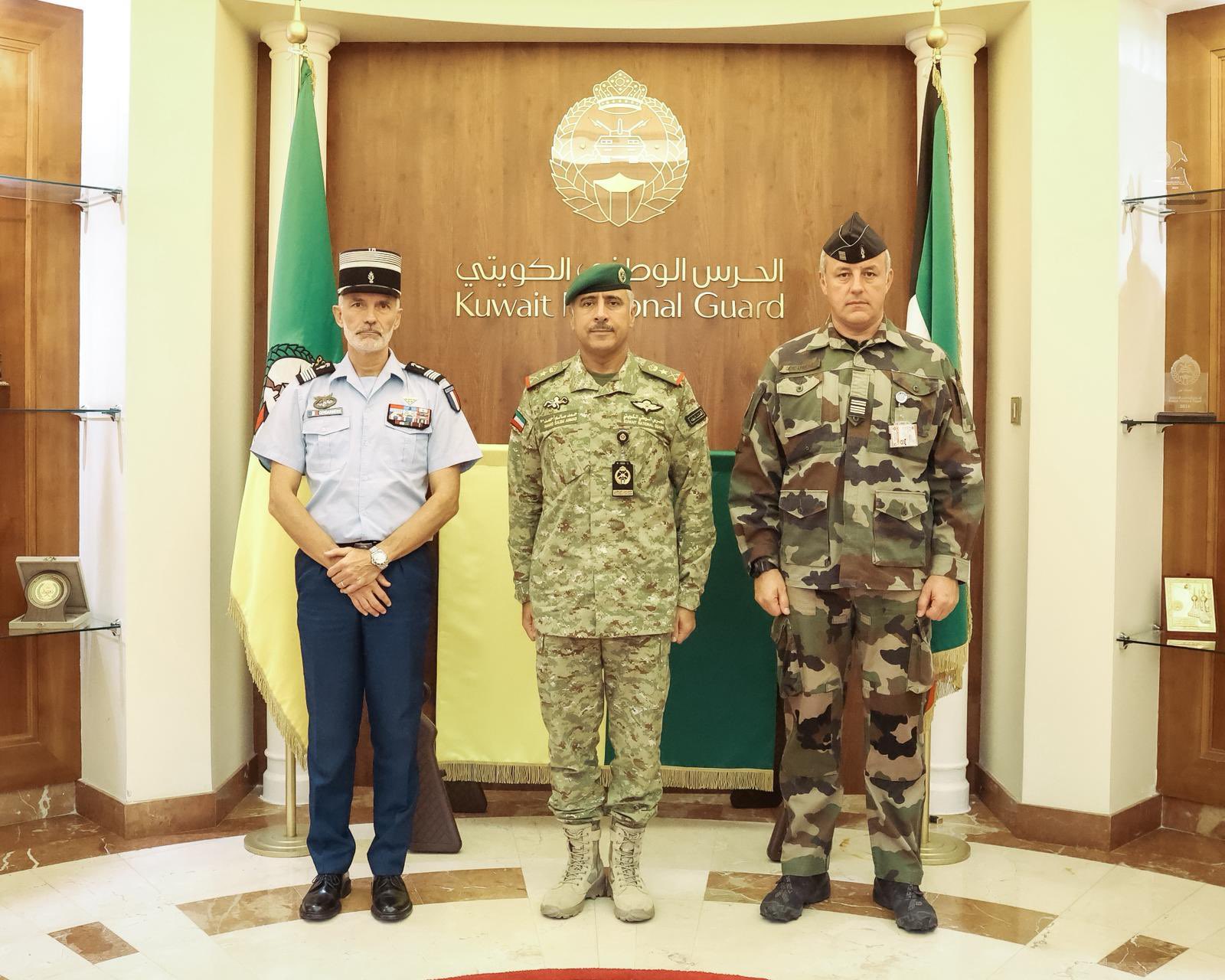 وكيل الحرس الوطني يستقبل مدير الأمن الداخلي للجندرما الفرنسية لدى قطر والكويت الذي قدم له ضابط ا?رتباط الفرنسي في الحرس الوطني