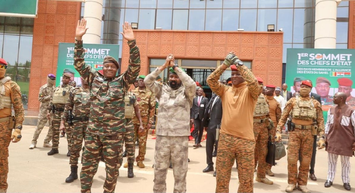 كونفدرالية دول الساحل الافريقي تعلن "حالة تأهب" بعد "انتهاك" طائرة نيجيرية مجالها الجوي                                                                                                                                                                   