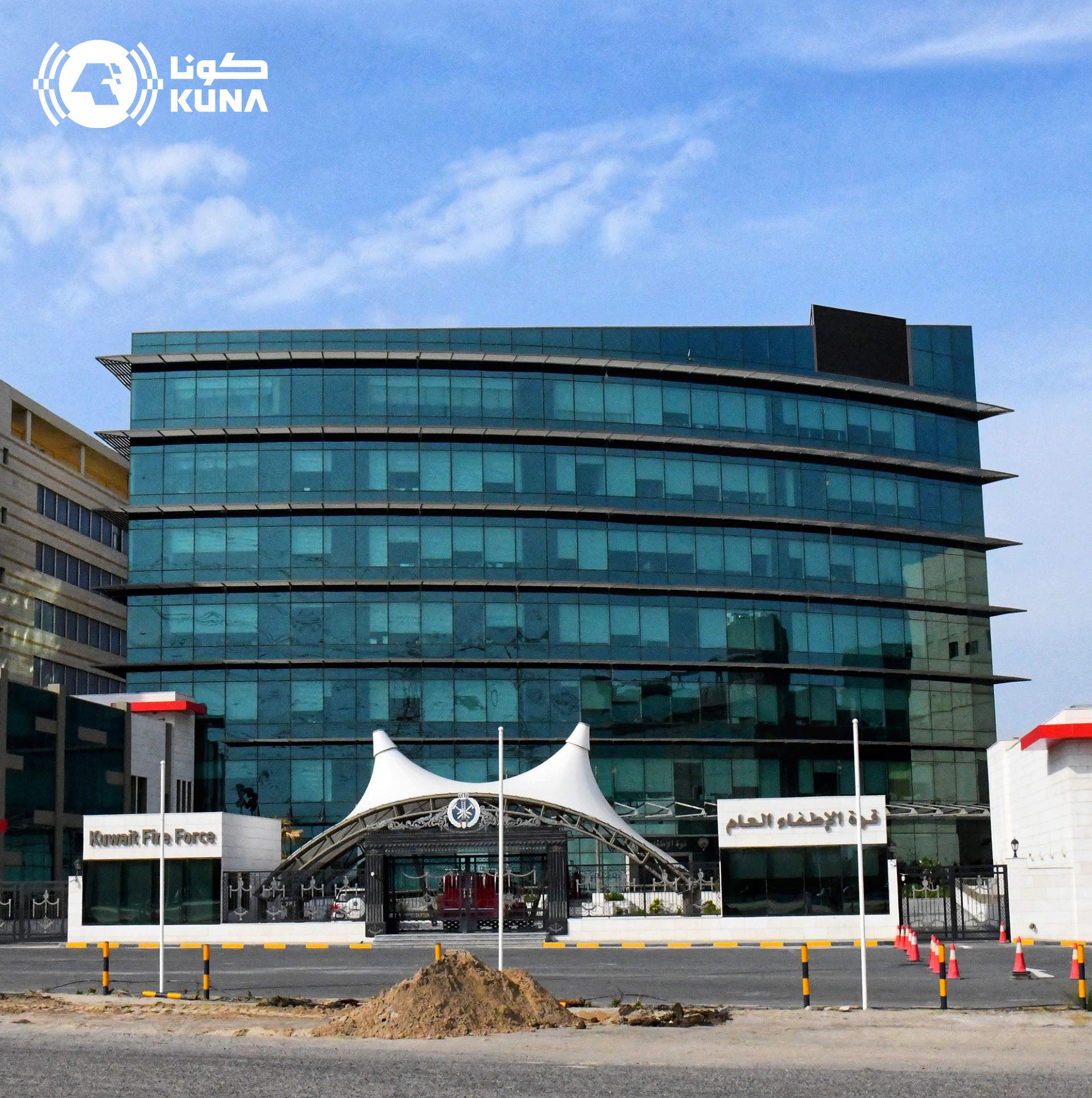 (الإطفاء): وفاة شخصين إثر سقوط جدار في مبنى قيد الإنشاء بمنطقة الري                                                                                                                                                                                       