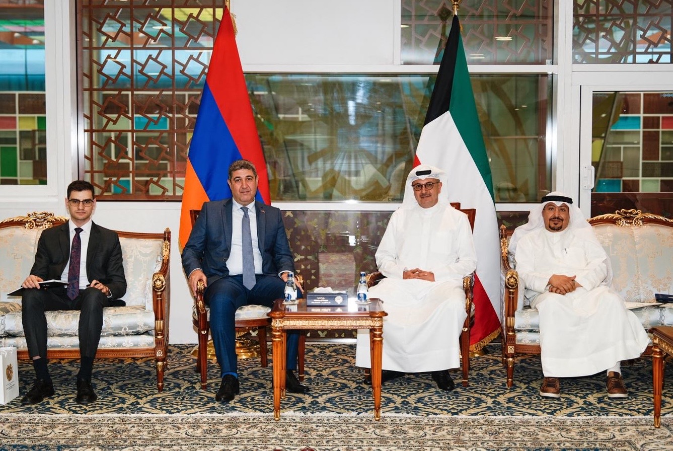 وزير (المالية) بالوكالة يلتقي سفيرا طاجيكستان وأرمينيا لدى البلاد                                                                                                                                                                                         