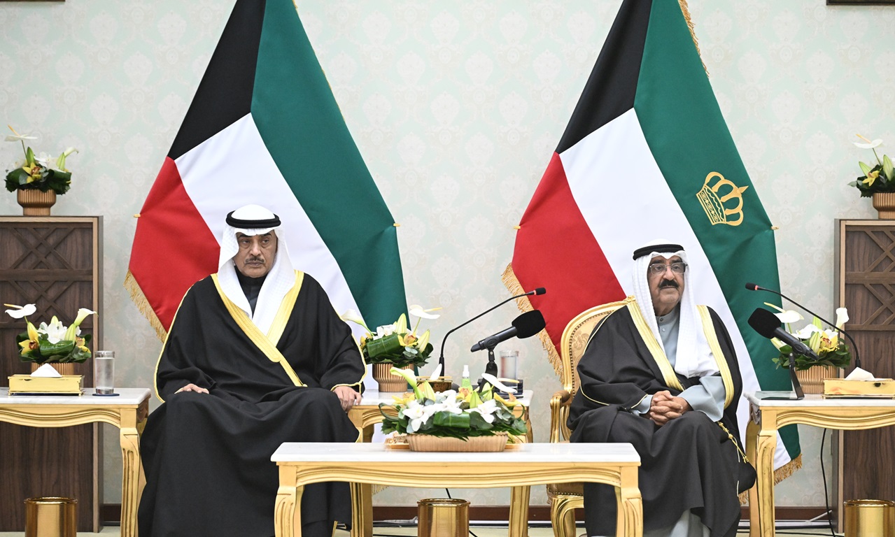 حضرة صاحب السمو أمير البلاد يقوم وفي معيته سمو ولي العهد ورئيس مجلس الوزراء بالإنابة بزيارة إلى المجلس الأعلى للقضاء